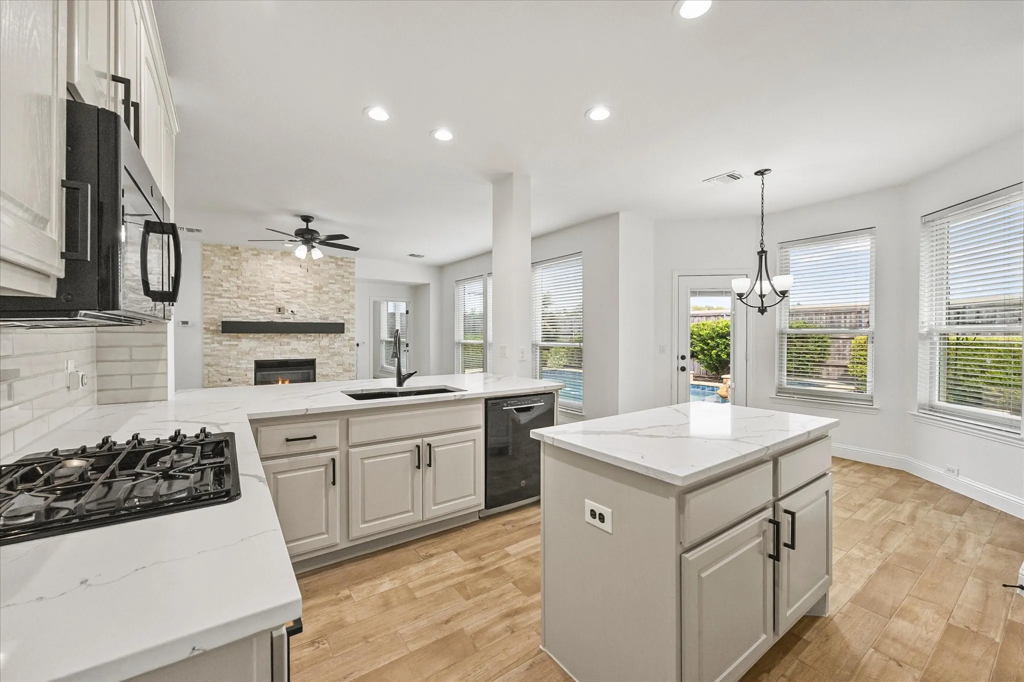 Single Family Residence For Sale in Dallas County , 1902 Benedict Court, Rowlett, Texas 75088, 4 Bedroom, 3 Bathroom, 3 Garage spaces, 3,144 Sqft, built in 2002, mls#21390524, Real Estate Agent in Rowlett, Homes For Sale in Dallas county, Homes For Sale in Rowlett, Realtor in Rowlett Texas, Real Estate Brokerage Independent Realty Texas, Luminita Cordes Realtor