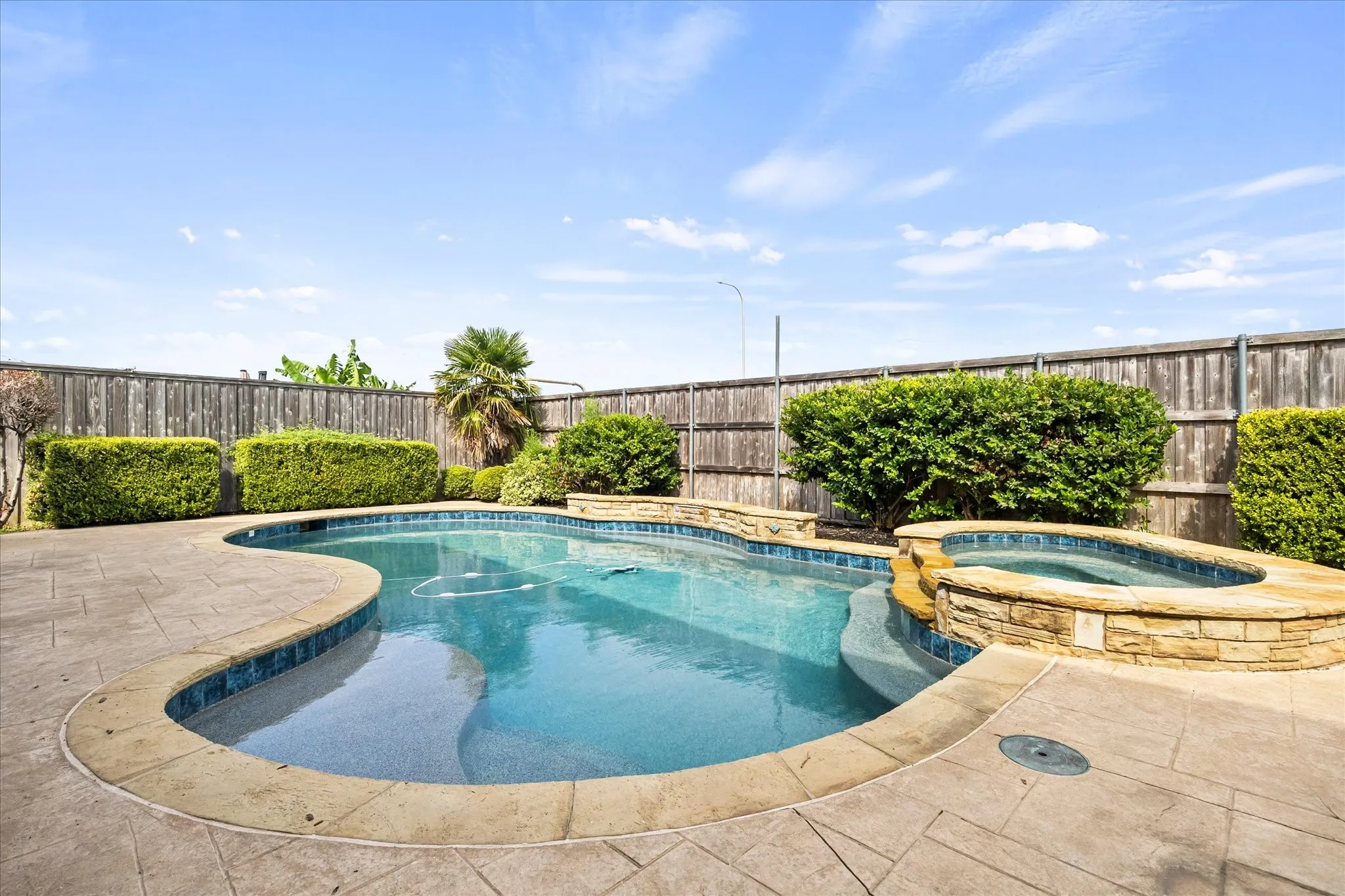 Single Family Residence For Sale in Dallas County , 1902 Benedict Court, Rowlett, Texas 75088, 4 Bedroom, 3 Bathroom, 3 Garage spaces, 3,144 Sqft, built in 2002, mls#21390524, Real Estate Agent in Rowlett, Homes For Sale in Dallas county, Homes For Sale in Rowlett, Realtor in Rowlett Texas, Real Estate Brokerage Independent Realty Texas, Luminita Cordes Realtor