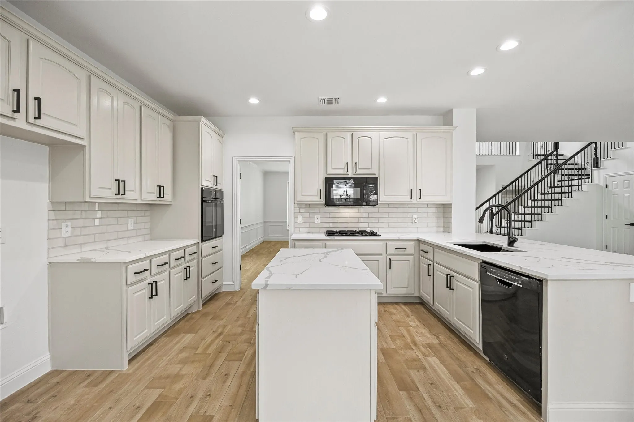 Single Family Residence For Sale in Dallas County , 1902 Benedict Court, Rowlett, Texas 75088, 4 Bedroom, 3 Bathroom, 3 Garage spaces, 3,144 Sqft, built in 2002, mls#21390524, Real Estate Agent in Rowlett, Homes For Sale in Dallas county, Homes For Sale in Rowlett, Realtor in Rowlett Texas, Real Estate Brokerage Independent Realty Texas, Luminita Cordes Realtor
