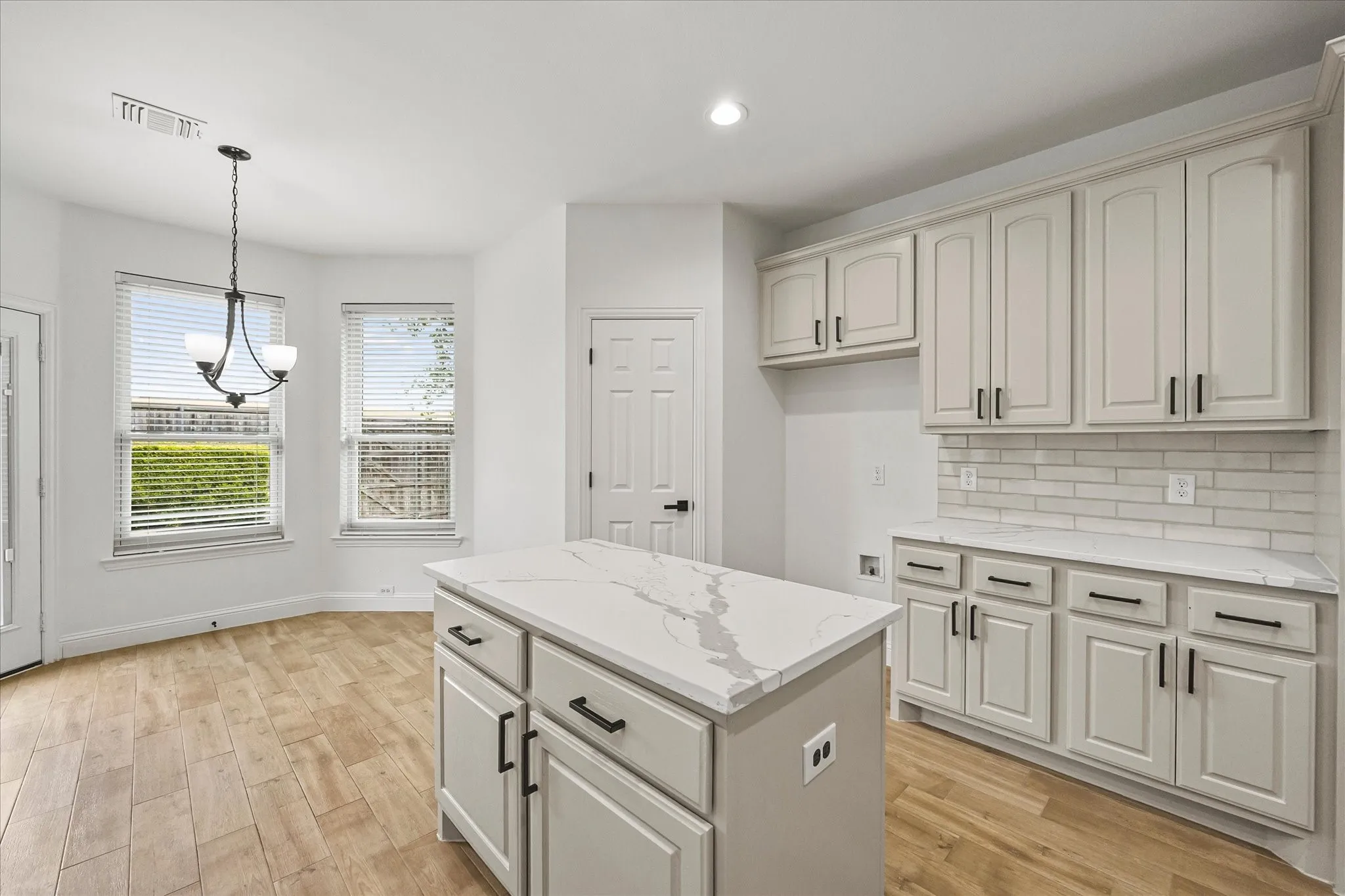 Single Family Residence For Sale in Dallas County , 1902 Benedict Court, Rowlett, Texas 75088, 4 Bedroom, 3 Bathroom, 3 Garage spaces, 3,144 Sqft, built in 2002, mls#21390524, Real Estate Agent in Rowlett, Homes For Sale in Dallas county, Homes For Sale in Rowlett, Realtor in Rowlett Texas, Real Estate Brokerage Independent Realty Texas, Luminita Cordes Realtor