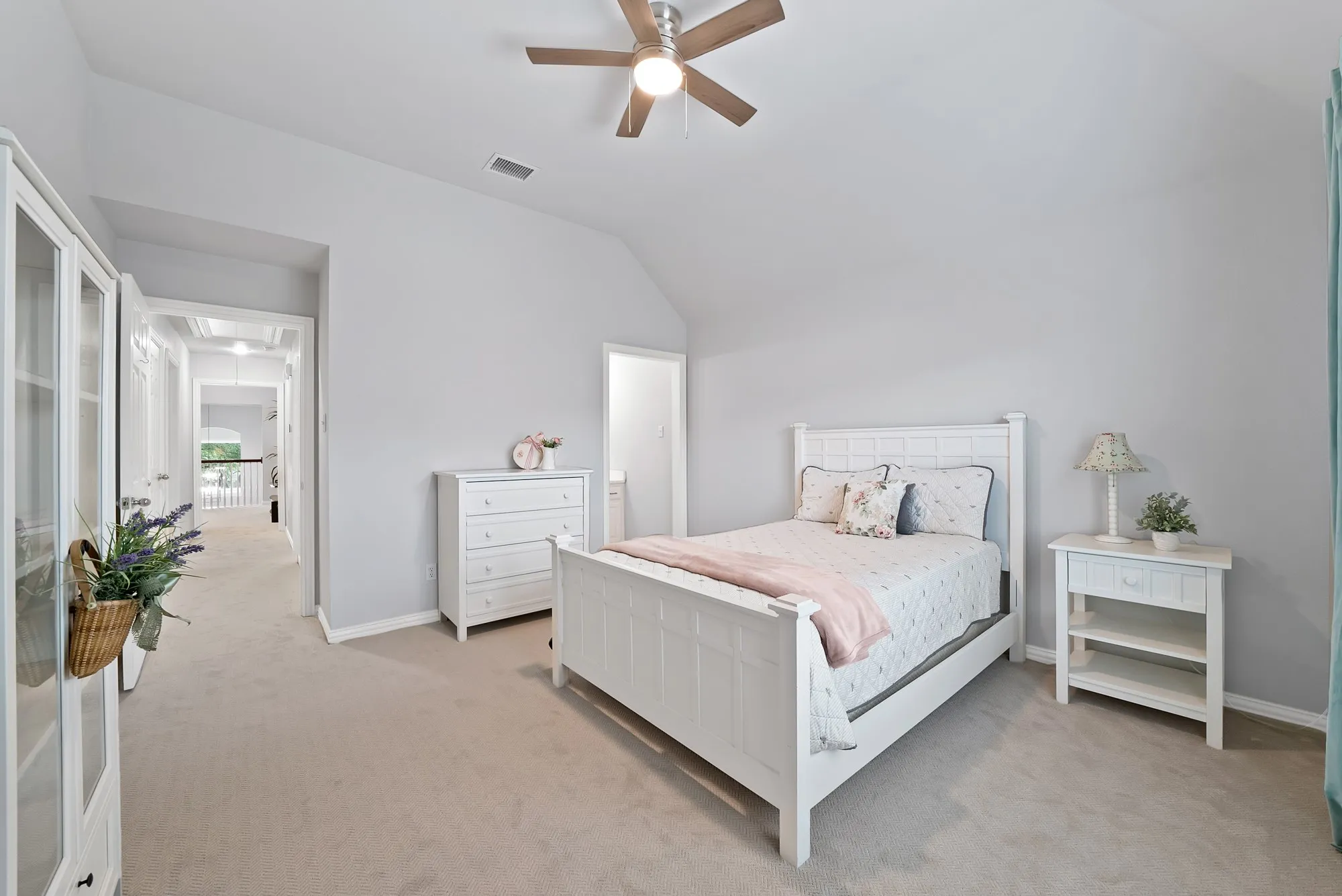 Single Family Residence For Sale in Denton County , 4032 Navarro Way, Frisco, Texas 75034, 4 Bedroom, 4 Bathroom, 2 Garage spaces, 3,234 Sqft, built in 2002, mls#21387704, Real Estate Agent in Frisco, Homes For Sale in Denton county, Homes For Sale in Frisco, Realtor in Frisco Texas, Real Estate Brokerage Independent Realty Texas, Luminita Cordes Realtor