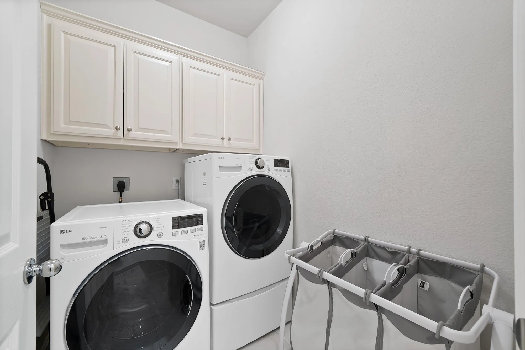 Single Family Residence For Sale in Denton County , 4032 Navarro Way, Frisco, Texas 75034, 4 Bedroom, 4 Bathroom, 2 Garage spaces, 3,234 Sqft, built in 2002, mls#21387704, Real Estate Agent in Frisco, Homes For Sale in Denton county, Homes For Sale in Frisco, Realtor in Frisco Texas, Real Estate Brokerage Independent Realty Texas, Luminita Cordes Realtor