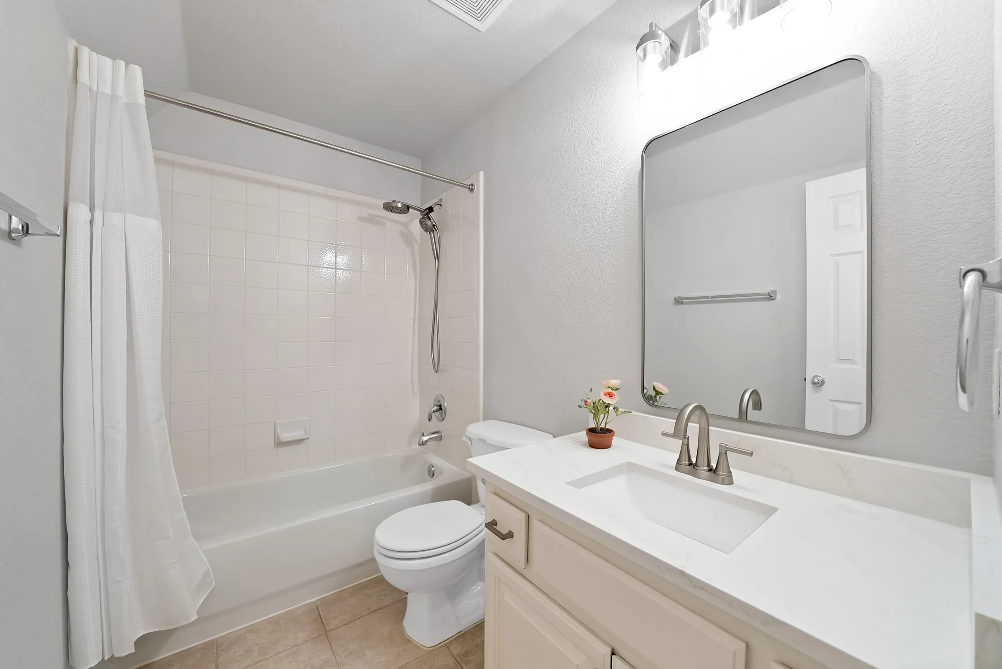 Single Family Residence For Sale in Denton County , 4032 Navarro Way, Frisco, Texas 75034, 4 Bedroom, 4 Bathroom, 2 Garage spaces, 3,234 Sqft, built in 2002, mls#21387704, Real Estate Agent in Frisco, Homes For Sale in Denton county, Homes For Sale in Frisco, Realtor in Frisco Texas, Real Estate Brokerage Independent Realty Texas, Luminita Cordes Realtor