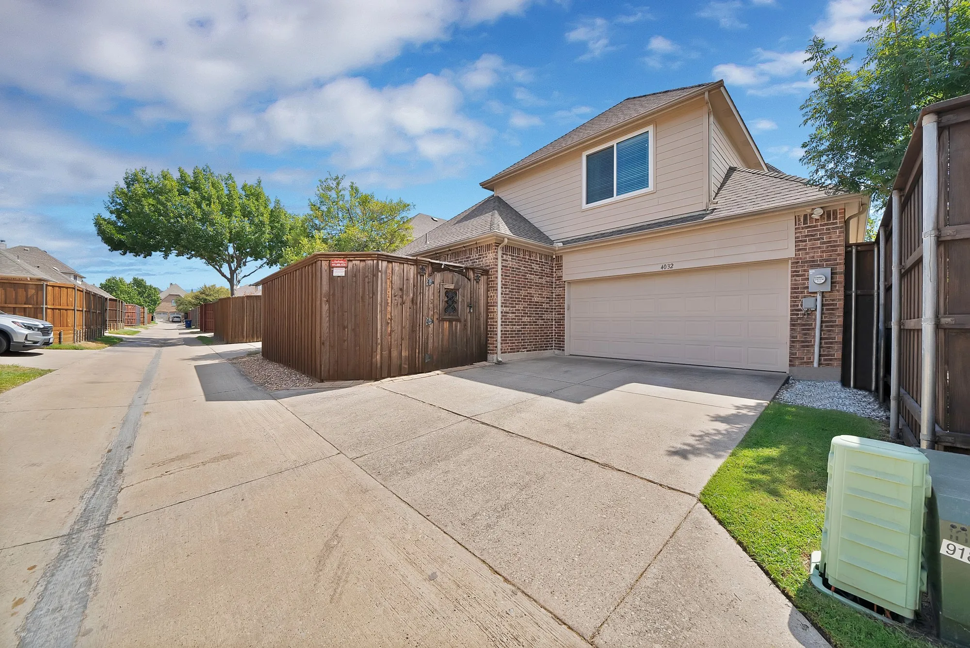 Single Family Residence For Sale in Denton County , 4032 Navarro Way, Frisco, Texas 75034, 4 Bedroom, 4 Bathroom, 2 Garage spaces, 3,234 Sqft, built in 2002, mls#21387704, Real Estate Agent in Frisco, Homes For Sale in Denton county, Homes For Sale in Frisco, Realtor in Frisco Texas, Real Estate Brokerage Independent Realty Texas, Luminita Cordes Realtor