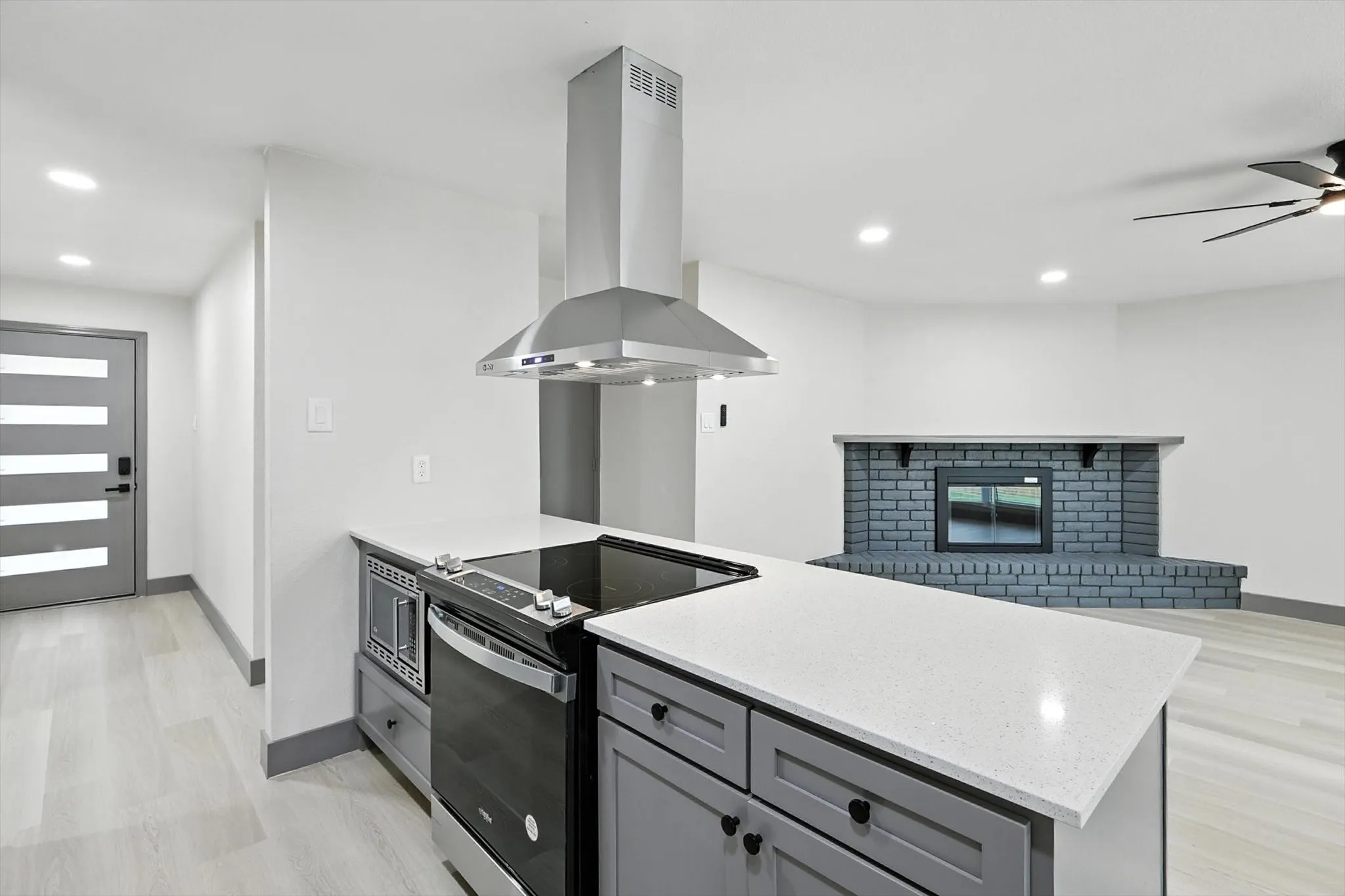 Single Family Residence For Rent in Denton County , 5221 Knox Drive, The Colony, Texas 75056, 3 Bedroom, 2 Bathroom, 2 Garage spaces, 1,379 Sqft, built in 1974, mls#21391291, Real Estate Agent in The Colony, Homes For Rent in Denton county, Homes For Rent in The Colony, Realtor in The Colony Texas, Real Estate Brokerage Independent Realty Texas, Luminita Cordes Realtor