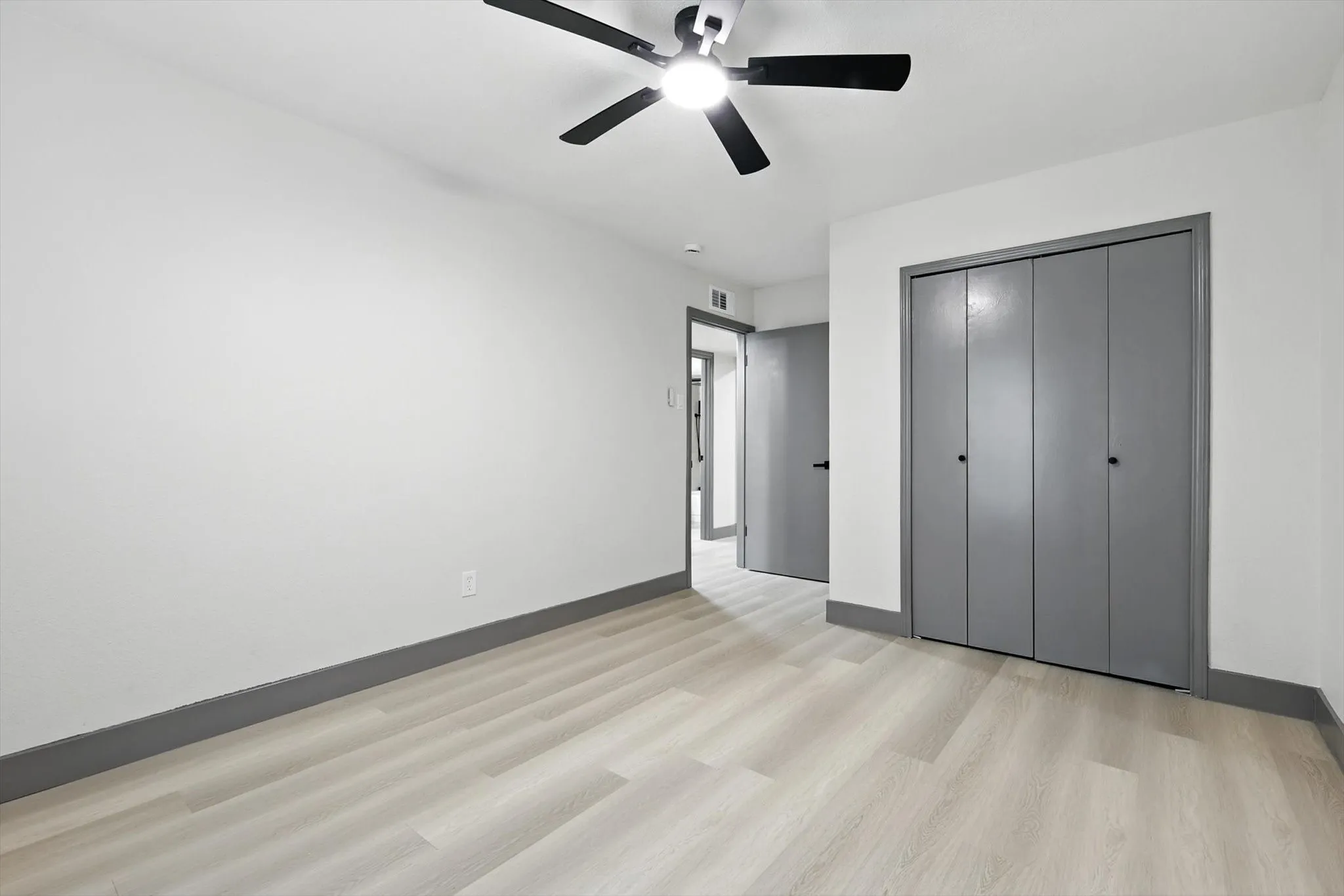 Single Family Residence For Rent in Denton County , 5221 Knox Drive, The Colony, Texas 75056, 3 Bedroom, 2 Bathroom, 2 Garage spaces, 1,379 Sqft, built in 1974, mls#21391291, Real Estate Agent in The Colony, Homes For Rent in Denton county, Homes For Rent in The Colony, Realtor in The Colony Texas, Real Estate Brokerage Independent Realty Texas, Luminita Cordes Realtor