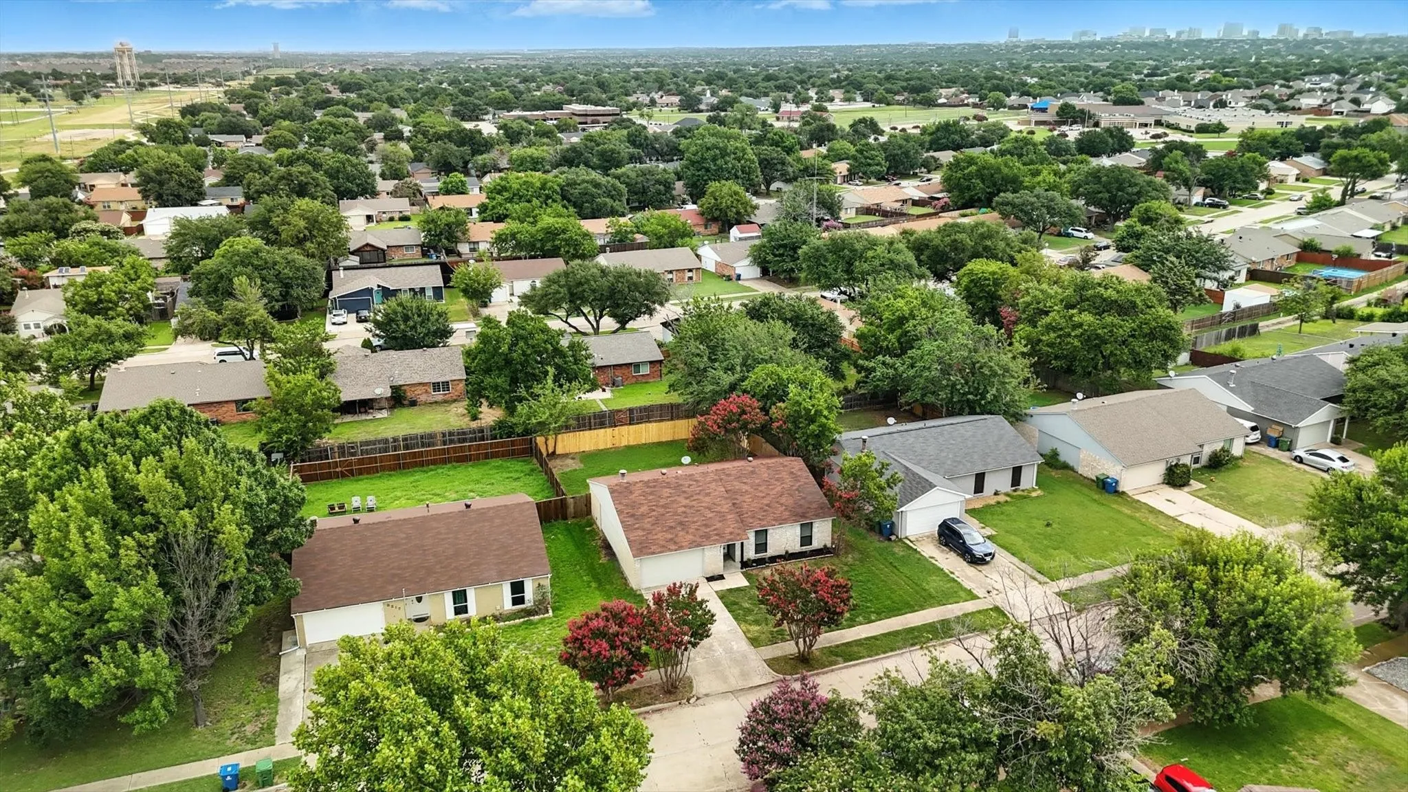 Single Family Residence For Rent in Denton County , 5221 Knox Drive, The Colony, Texas 75056, 3 Bedroom, 2 Bathroom, 2 Garage spaces, 1,379 Sqft, built in 1974, mls#21391291, Real Estate Agent in The Colony, Homes For Rent in Denton county, Homes For Rent in The Colony, Realtor in The Colony Texas, Real Estate Brokerage Independent Realty Texas, Luminita Cordes Realtor