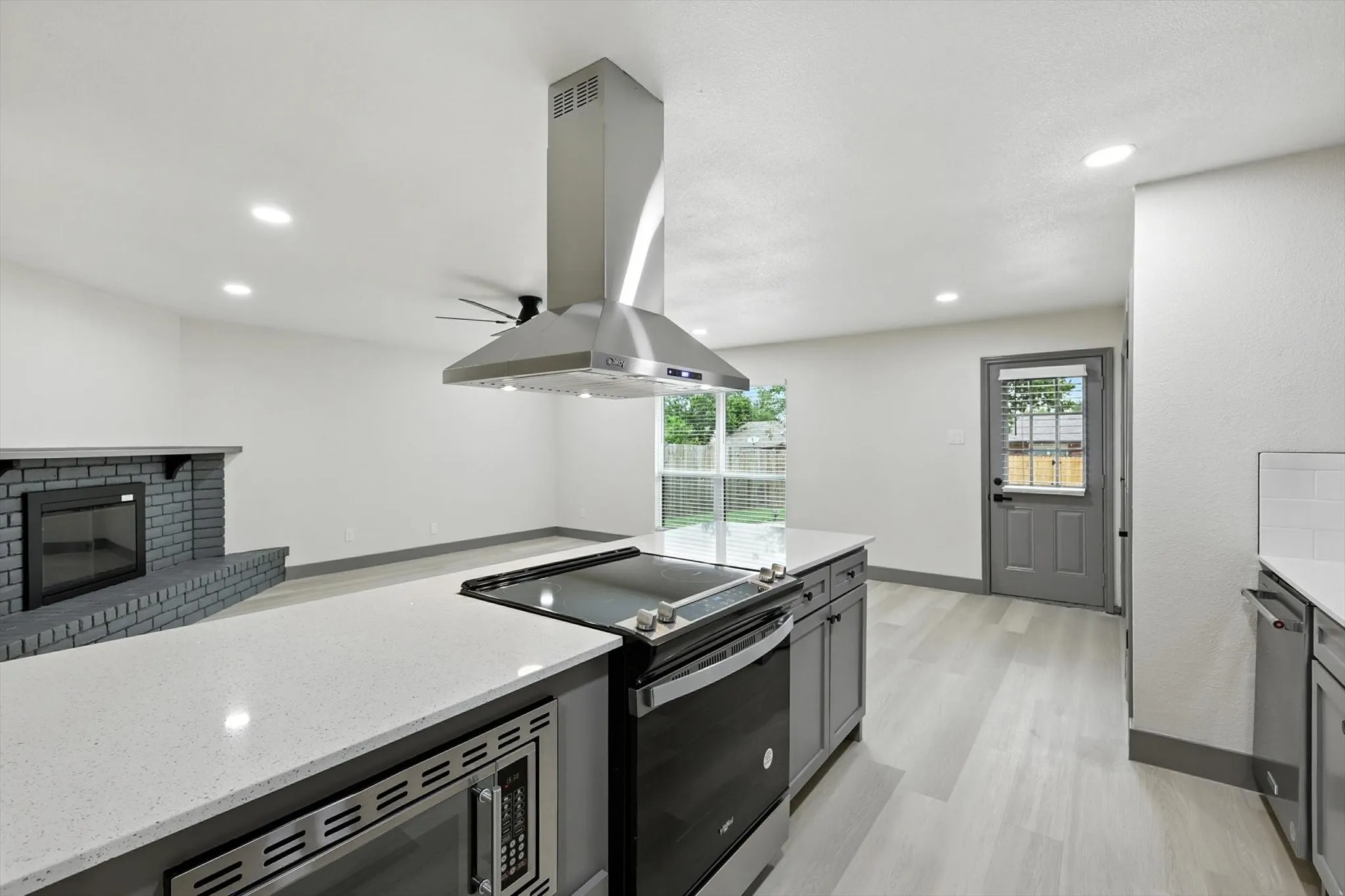 Single Family Residence For Rent in Denton County , 5221 Knox Drive, The Colony, Texas 75056, 3 Bedroom, 2 Bathroom, 2 Garage spaces, 1,379 Sqft, built in 1974, mls#21391291, Real Estate Agent in The Colony, Homes For Rent in Denton county, Homes For Rent in The Colony, Realtor in The Colony Texas, Real Estate Brokerage Independent Realty Texas, Luminita Cordes Realtor