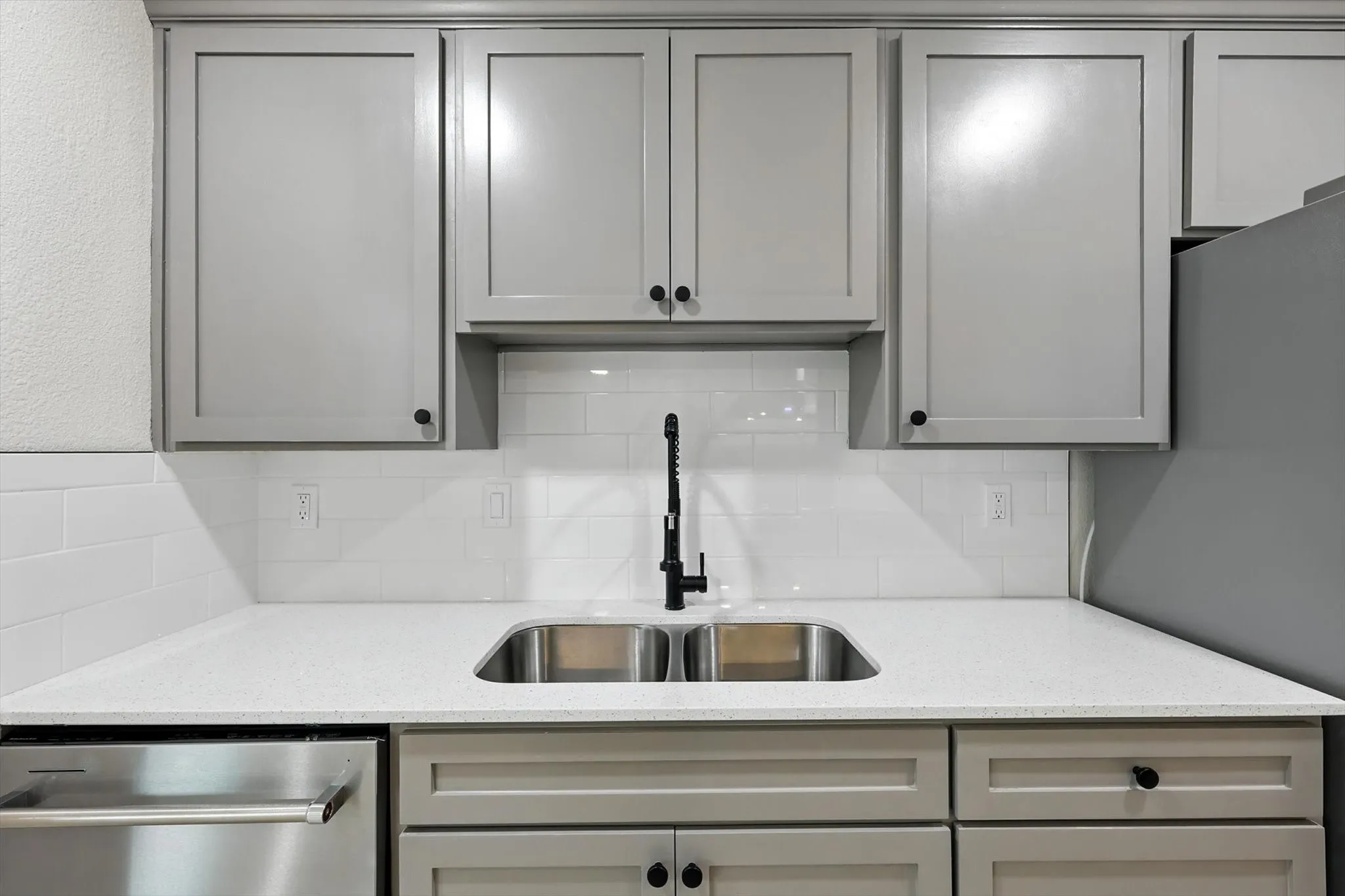 Single Family Residence For Rent in Denton County , 5221 Knox Drive, The Colony, Texas 75056, 3 Bedroom, 2 Bathroom, 2 Garage spaces, 1,379 Sqft, built in 1974, mls#21391291, Real Estate Agent in The Colony, Homes For Rent in Denton county, Homes For Rent in The Colony, Realtor in The Colony Texas, Real Estate Brokerage Independent Realty Texas, Luminita Cordes Realtor