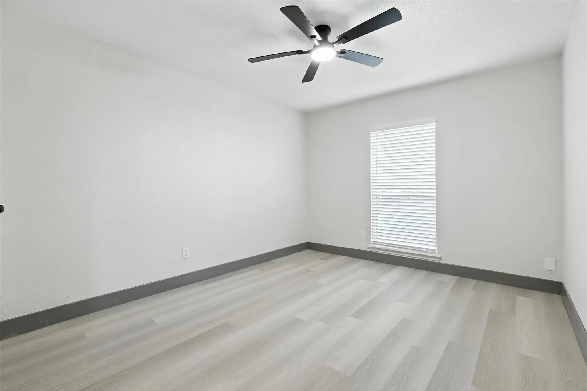Single Family Residence For Rent in Denton County , 5221 Knox Drive, The Colony, Texas 75056, 3 Bedroom, 2 Bathroom, 2 Garage spaces, 1,379 Sqft, built in 1974, mls#21391291, Real Estate Agent in The Colony, Homes For Rent in Denton county, Homes For Rent in The Colony, Realtor in The Colony Texas, Real Estate Brokerage Independent Realty Texas, Luminita Cordes Realtor