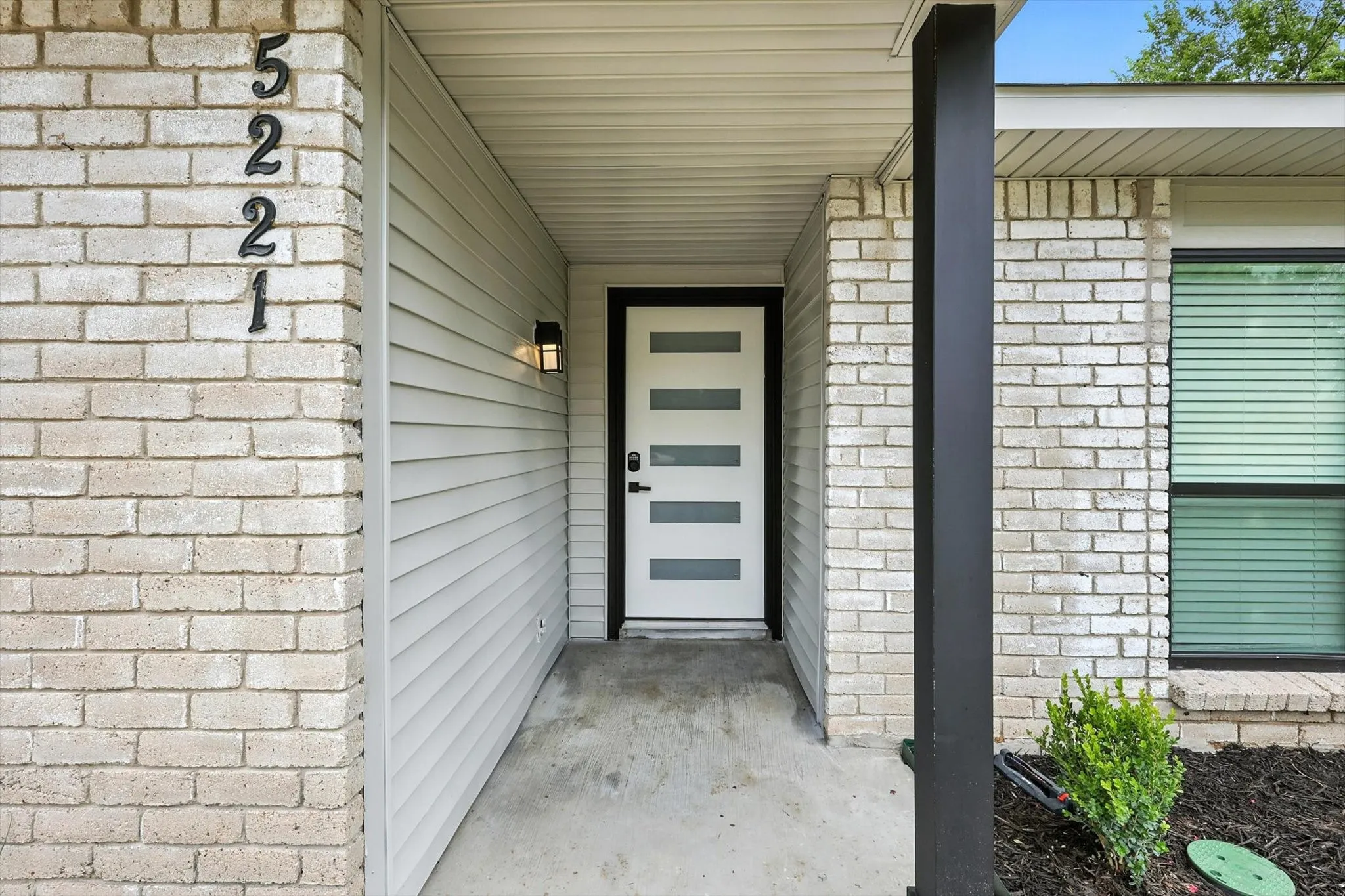 Single Family Residence For Rent in Denton County , 5221 Knox Drive, The Colony, Texas 75056, 3 Bedroom, 2 Bathroom, 2 Garage spaces, 1,379 Sqft, built in 1974, mls#21391291, Real Estate Agent in The Colony, Homes For Rent in Denton county, Homes For Rent in The Colony, Realtor in The Colony Texas, Real Estate Brokerage Independent Realty Texas, Luminita Cordes Realtor