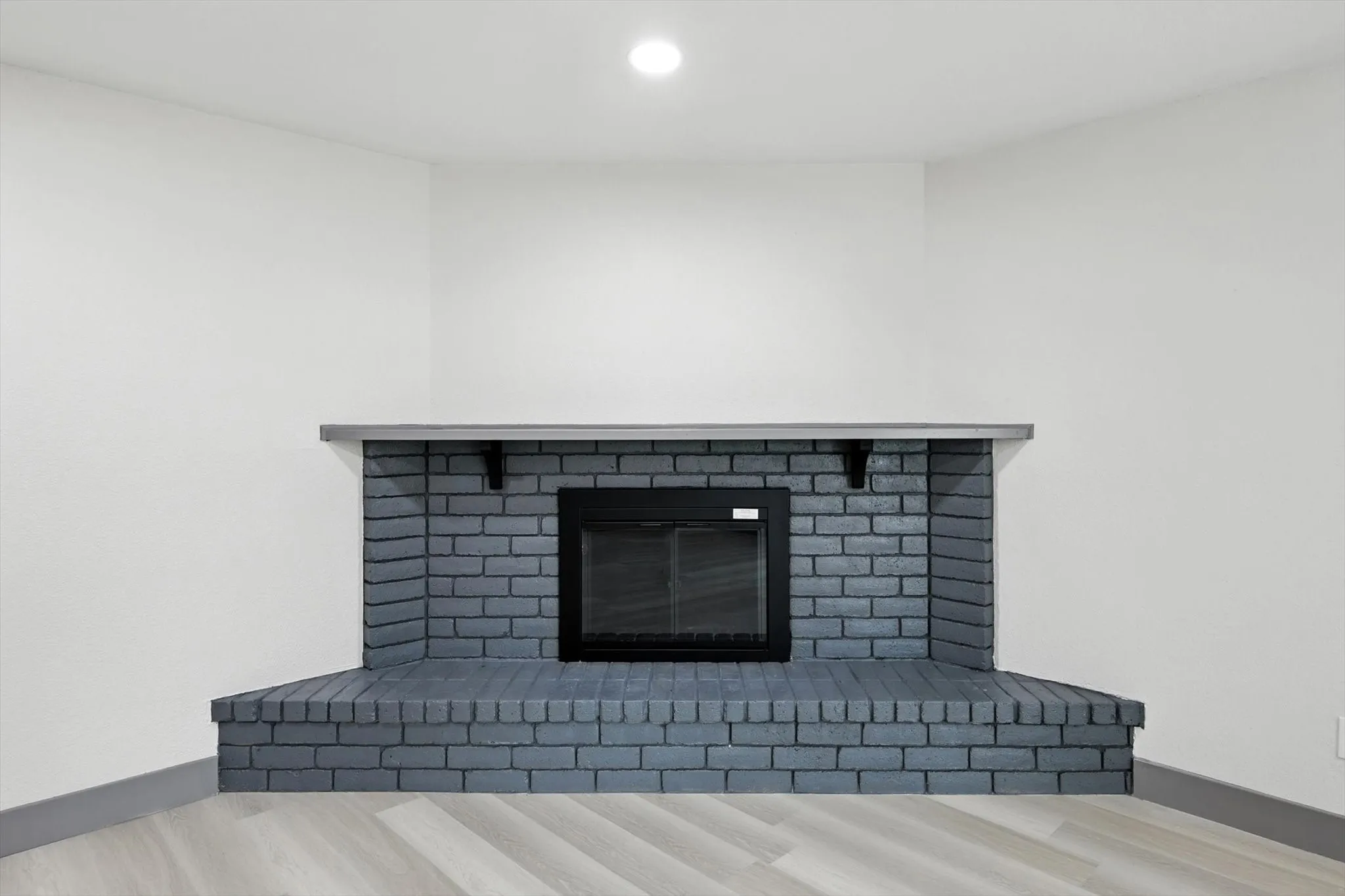 Single Family Residence For Rent in Denton County , 5221 Knox Drive, The Colony, Texas 75056, 3 Bedroom, 2 Bathroom, 2 Garage spaces, 1,379 Sqft, built in 1974, mls#21391291, Real Estate Agent in The Colony, Homes For Rent in Denton county, Homes For Rent in The Colony, Realtor in The Colony Texas, Real Estate Brokerage Independent Realty Texas, Luminita Cordes Realtor