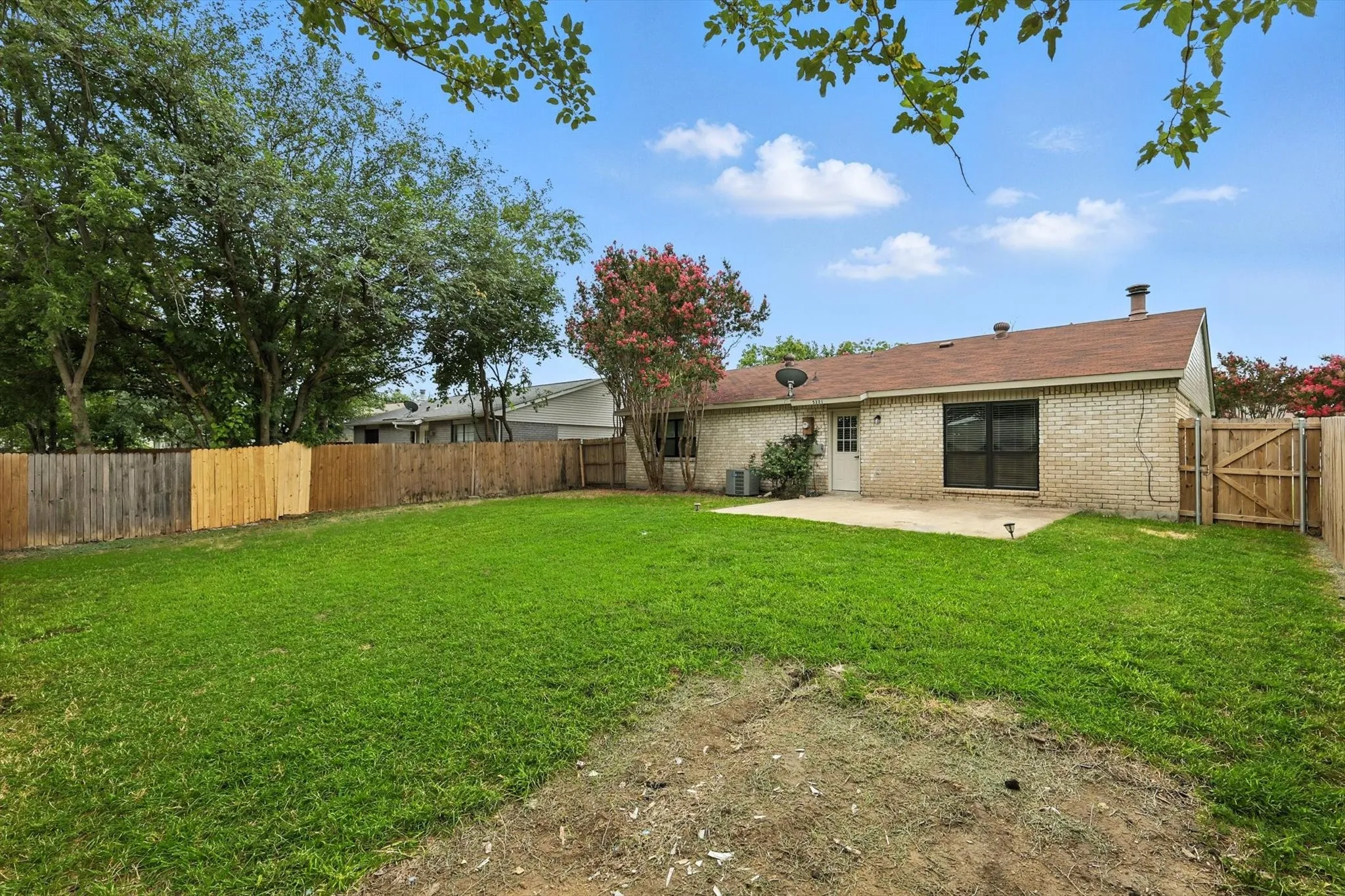 Single Family Residence For Rent in Denton County , 5221 Knox Drive, The Colony, Texas 75056, 3 Bedroom, 2 Bathroom, 2 Garage spaces, 1,379 Sqft, built in 1974, mls#21391291, Real Estate Agent in The Colony, Homes For Rent in Denton county, Homes For Rent in The Colony, Realtor in The Colony Texas, Real Estate Brokerage Independent Realty Texas, Luminita Cordes Realtor