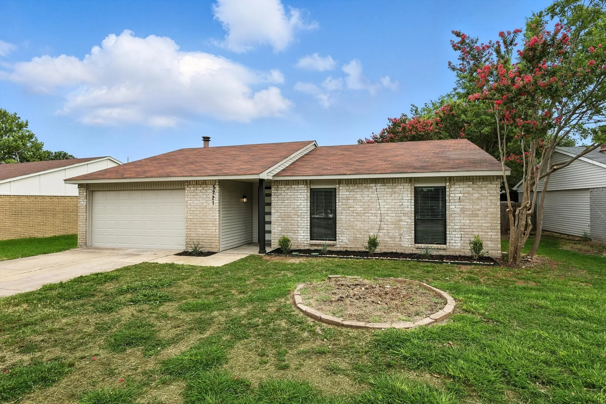 Single Family Residence For Rent in Denton County , 5221 Knox Drive, The Colony, Texas 75056, 3 Bedroom, 2 Bathroom, 2 Garage spaces, 1,379 Sqft, built in 1974, mls#21391291, Real Estate Agent in The Colony, Homes For Rent in Denton county, Homes For Rent in The Colony, Realtor in The Colony Texas, Real Estate Brokerage Independent Realty Texas, Luminita Cordes Realtor