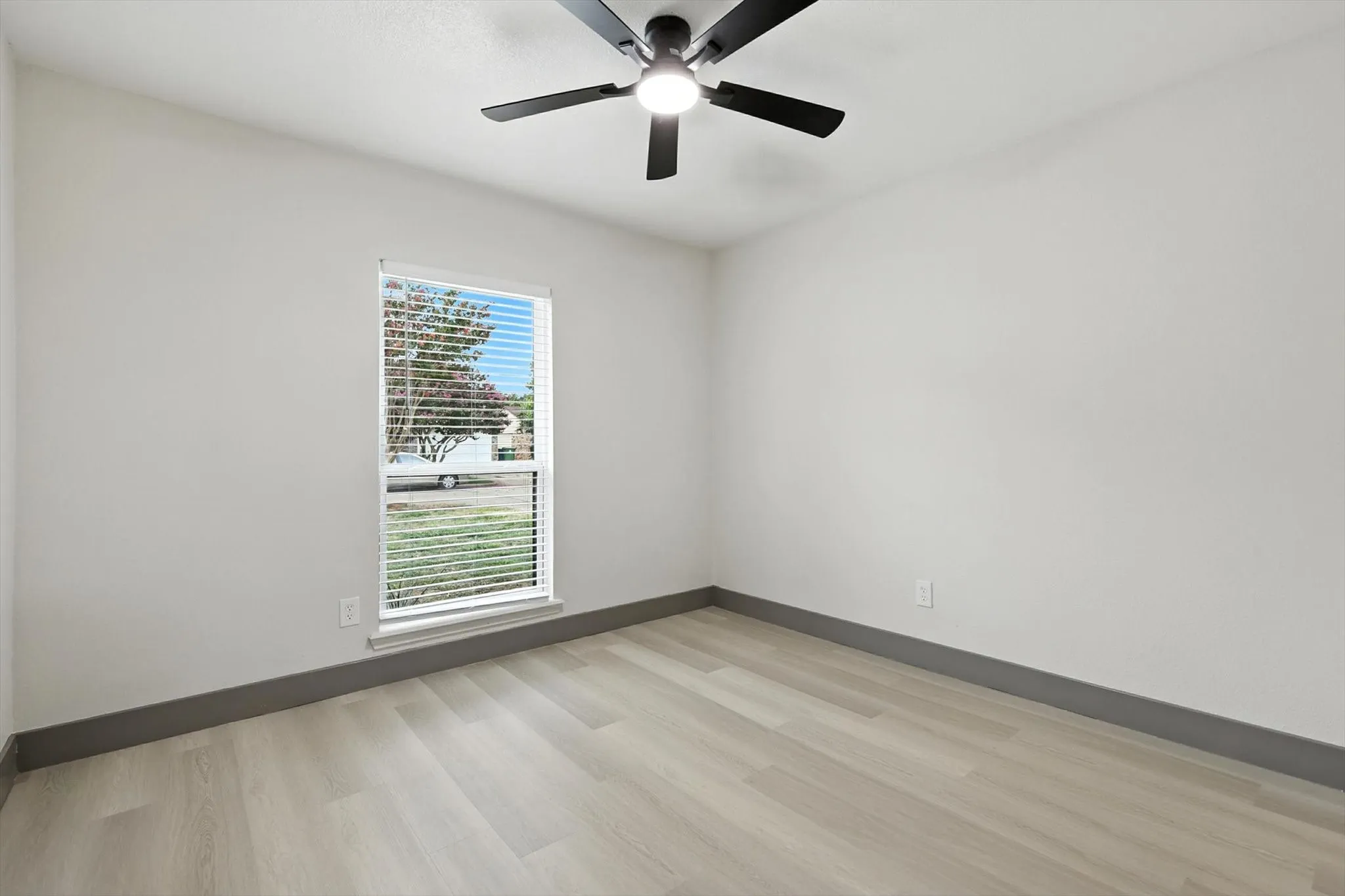 Single Family Residence For Rent in Denton County , 5221 Knox Drive, The Colony, Texas 75056, 3 Bedroom, 2 Bathroom, 2 Garage spaces, 1,379 Sqft, built in 1974, mls#21391291, Real Estate Agent in The Colony, Homes For Rent in Denton county, Homes For Rent in The Colony, Realtor in The Colony Texas, Real Estate Brokerage Independent Realty Texas, Luminita Cordes Realtor