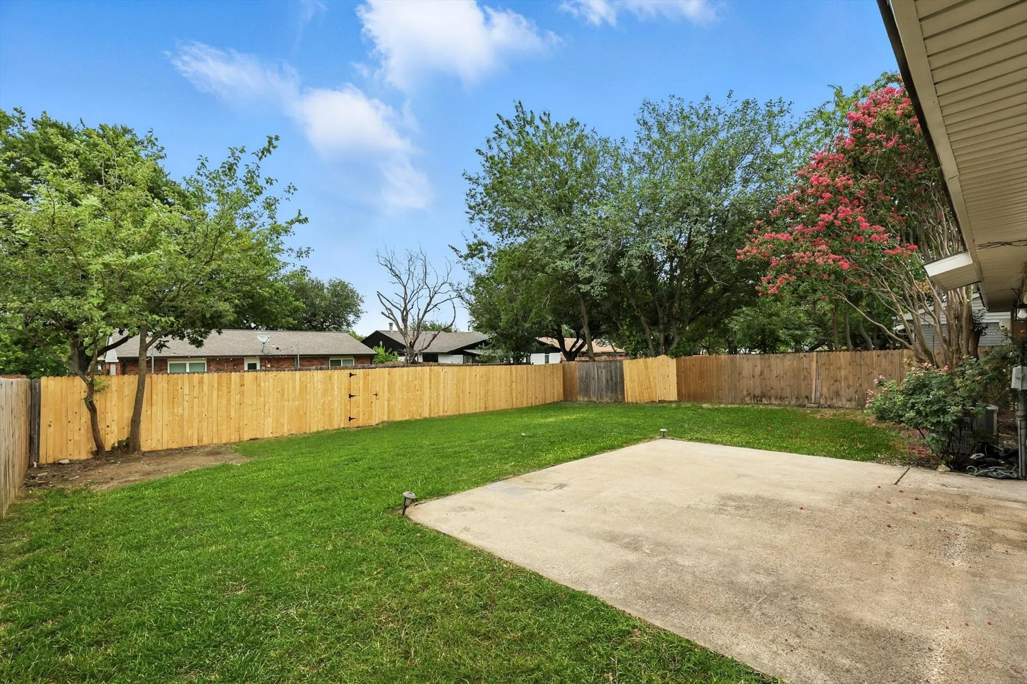 Single Family Residence For Rent in Denton County , 5221 Knox Drive, The Colony, Texas 75056, 3 Bedroom, 2 Bathroom, 2 Garage spaces, 1,379 Sqft, built in 1974, mls#21391291, Real Estate Agent in The Colony, Homes For Rent in Denton county, Homes For Rent in The Colony, Realtor in The Colony Texas, Real Estate Brokerage Independent Realty Texas, Luminita Cordes Realtor