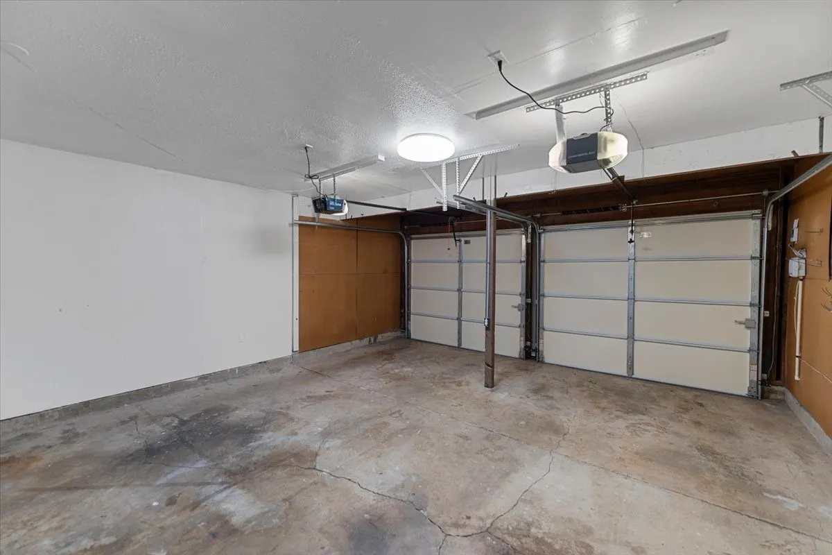 Single Family Residence For Rent in Dallas County , 817 Warren Way, Richardson, Texas 75080, 3 Bedroom, 2 Bathroom, 2 Garage spaces, 1,296 Sqft, built in 1961, mls#21391293, Real Estate Agent in Richardson, Homes For Rent in Dallas county, Homes For Rent in Richardson, Realtor in Richardson Texas, Real Estate Brokerage Independent Realty Texas, Luminita Cordes Realtor