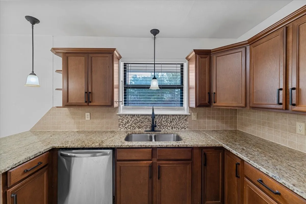 Single Family Residence For Rent in Dallas County , 817 Warren Way, Richardson, Texas 75080, 3 Bedroom, 2 Bathroom, 2 Garage spaces, 1,296 Sqft, built in 1961, mls#21391293, Real Estate Agent in Richardson, Homes For Rent in Dallas county, Homes For Rent in Richardson, Realtor in Richardson Texas, Real Estate Brokerage Independent Realty Texas, Luminita Cordes Realtor
