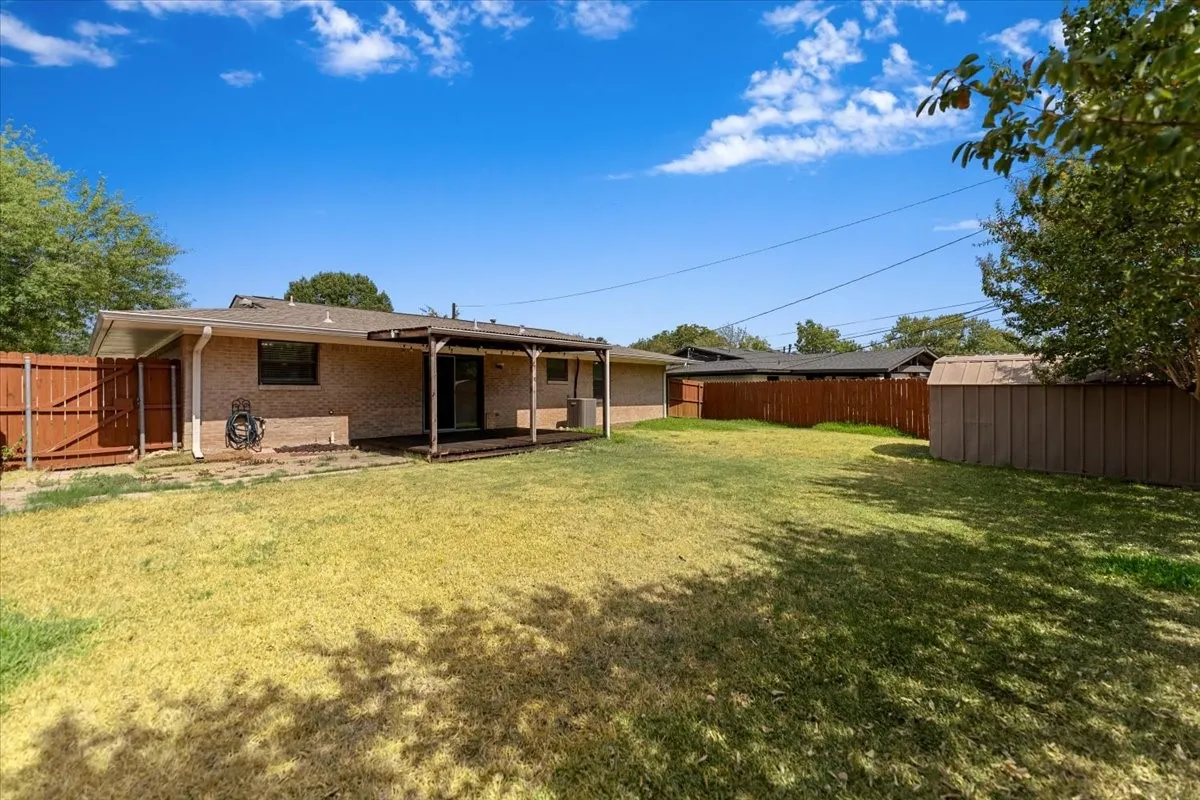 Single Family Residence For Rent in Dallas County , 817 Warren Way, Richardson, Texas 75080, 3 Bedroom, 2 Bathroom, 2 Garage spaces, 1,296 Sqft, built in 1961, mls#21391293, Real Estate Agent in Richardson, Homes For Rent in Dallas county, Homes For Rent in Richardson, Realtor in Richardson Texas, Real Estate Brokerage Independent Realty Texas, Luminita Cordes Realtor