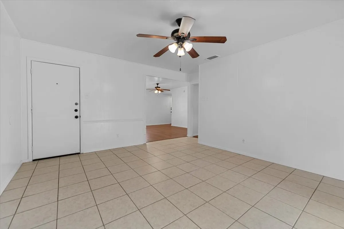 Single Family Residence For Rent in Dallas County , 817 Warren Way, Richardson, Texas 75080, 3 Bedroom, 2 Bathroom, 2 Garage spaces, 1,296 Sqft, built in 1961, mls#21391293, Real Estate Agent in Richardson, Homes For Rent in Dallas county, Homes For Rent in Richardson, Realtor in Richardson Texas, Real Estate Brokerage Independent Realty Texas, Luminita Cordes Realtor