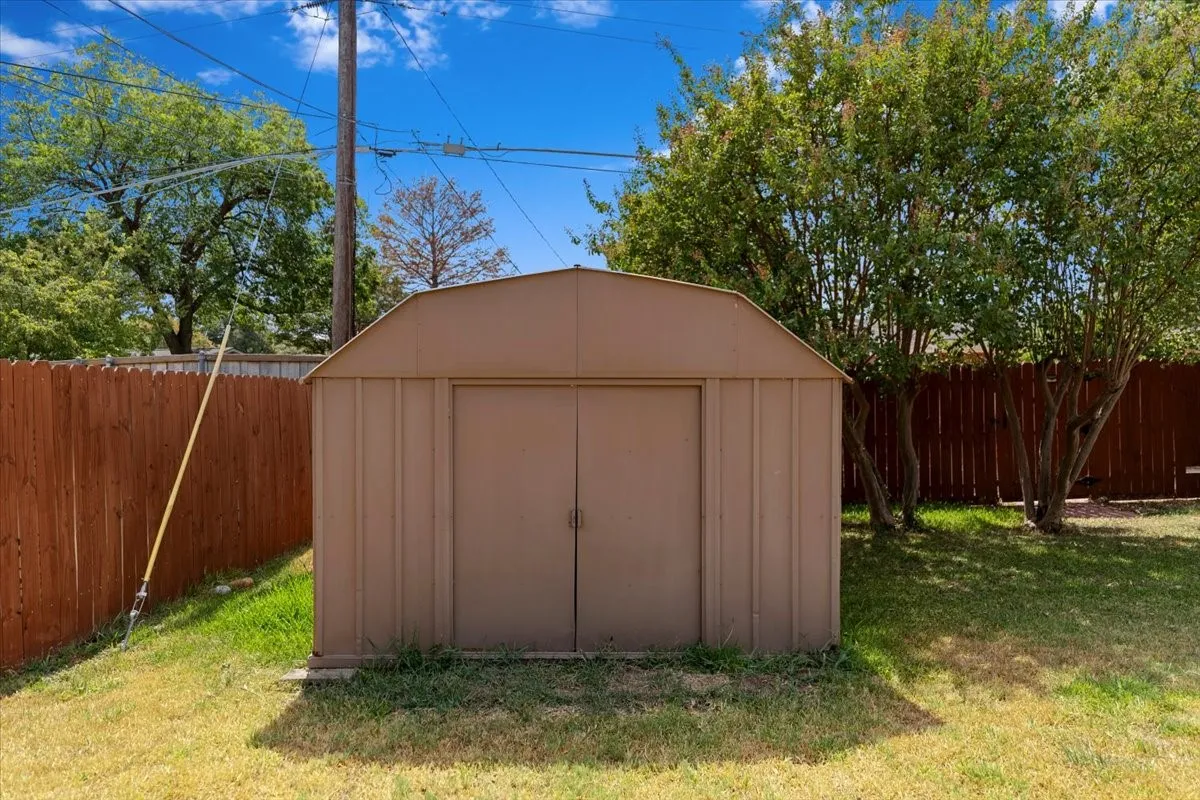Single Family Residence For Rent in Dallas County , 817 Warren Way, Richardson, Texas 75080, 3 Bedroom, 2 Bathroom, 2 Garage spaces, 1,296 Sqft, built in 1961, mls#21391293, Real Estate Agent in Richardson, Homes For Rent in Dallas county, Homes For Rent in Richardson, Realtor in Richardson Texas, Real Estate Brokerage Independent Realty Texas, Luminita Cordes Realtor