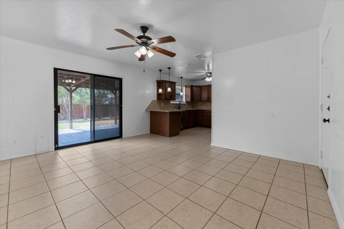 Single Family Residence For Rent in Dallas County , 817 Warren Way, Richardson, Texas 75080, 3 Bedroom, 2 Bathroom, 2 Garage spaces, 1,296 Sqft, built in 1961, mls#21391293, Real Estate Agent in Richardson, Homes For Rent in Dallas county, Homes For Rent in Richardson, Realtor in Richardson Texas, Real Estate Brokerage Independent Realty Texas, Luminita Cordes Realtor
