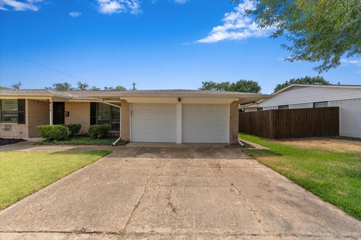 Single Family Residence For Rent in Dallas County , 817 Warren Way, Richardson, Texas 75080, 3 Bedroom, 2 Bathroom, 2 Garage spaces, 1,296 Sqft, built in 1961, mls#21391293, Real Estate Agent in Richardson, Homes For Rent in Dallas county, Homes For Rent in Richardson, Realtor in Richardson Texas, Real Estate Brokerage Independent Realty Texas, Luminita Cordes Realtor