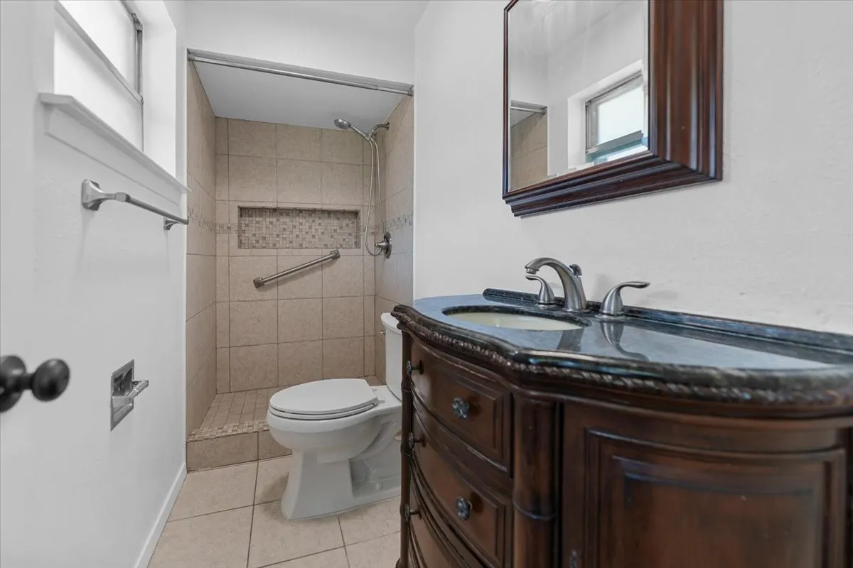 Single Family Residence For Rent in Dallas County , 817 Warren Way, Richardson, Texas 75080, 3 Bedroom, 2 Bathroom, 2 Garage spaces, 1,296 Sqft, built in 1961, mls#21391293, Real Estate Agent in Richardson, Homes For Rent in Dallas county, Homes For Rent in Richardson, Realtor in Richardson Texas, Real Estate Brokerage Independent Realty Texas, Luminita Cordes Realtor