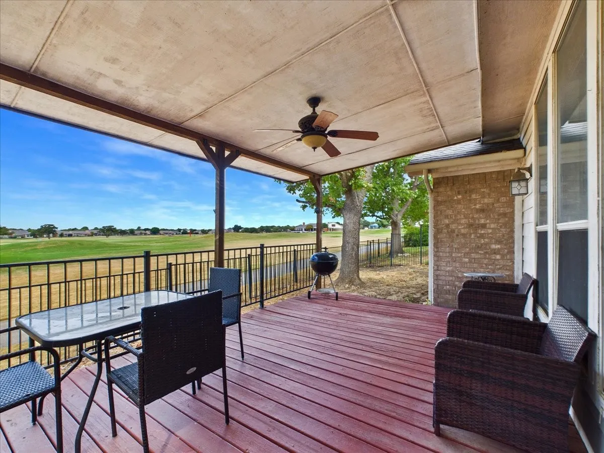 Single Family Residence For Sale in Denton County , 2117 Clubside Drive, Corinth, Texas 76210, 3 Bedroom, 2 Bathroom, 2 Garage spaces, 2,500 Sqft, built in 1999, mls#21391299, Real Estate Agent in Corinth, Homes For Sale in Denton county, Homes For Sale in Corinth, Realtor in Corinth Texas, Real Estate Brokerage Independent Realty Texas, Luminita Cordes Realtor
