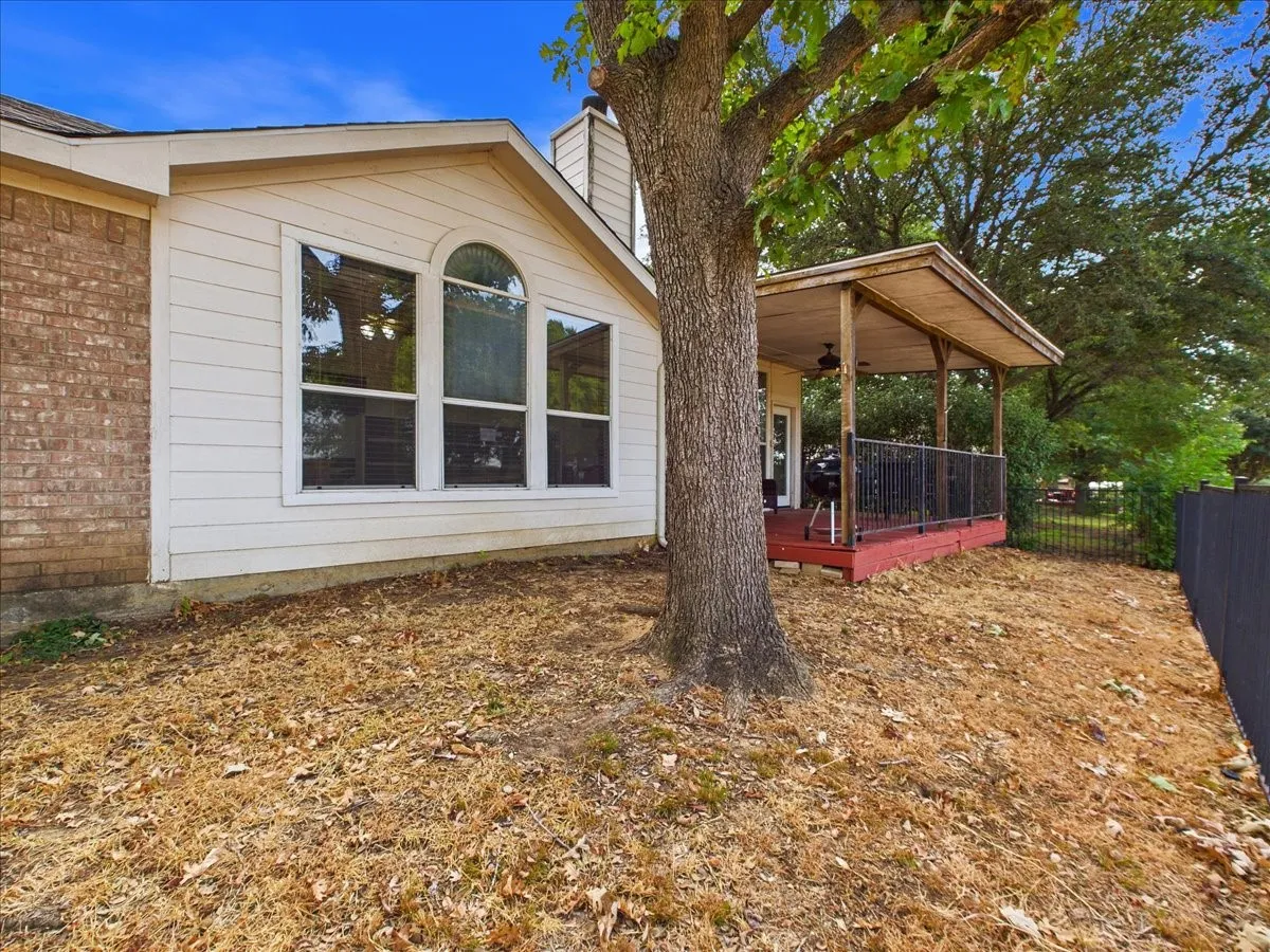 Single Family Residence For Sale in Denton County , 2117 Clubside Drive, Corinth, Texas 76210, 3 Bedroom, 2 Bathroom, 2 Garage spaces, 2,500 Sqft, built in 1999, mls#21391299, Real Estate Agent in Corinth, Homes For Sale in Denton county, Homes For Sale in Corinth, Realtor in Corinth Texas, Real Estate Brokerage Independent Realty Texas, Luminita Cordes Realtor