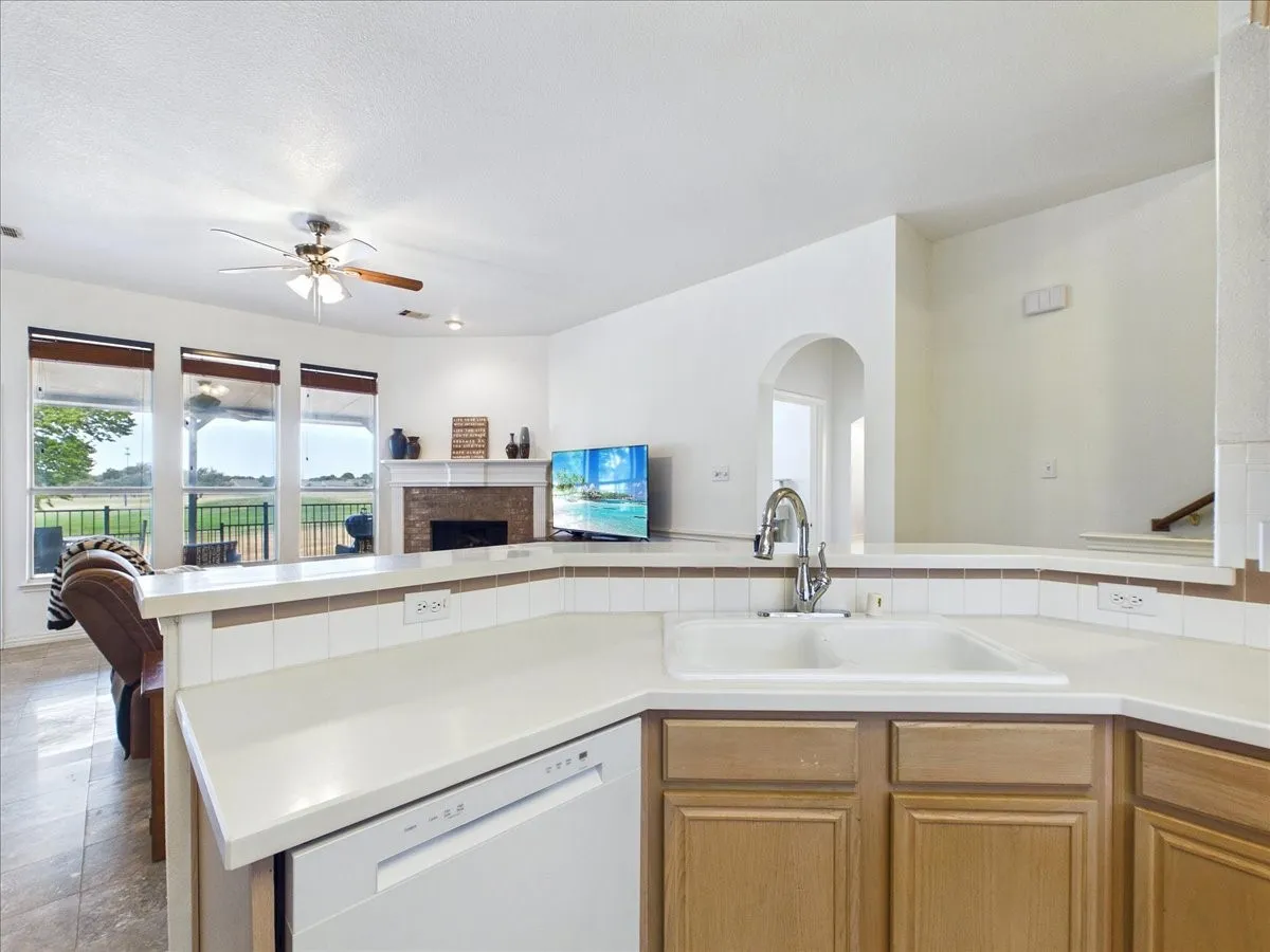 Single Family Residence For Sale in Denton County , 2117 Clubside Drive, Corinth, Texas 76210, 3 Bedroom, 2 Bathroom, 2 Garage spaces, 2,500 Sqft, built in 1999, mls#21391299, Real Estate Agent in Corinth, Homes For Sale in Denton county, Homes For Sale in Corinth, Realtor in Corinth Texas, Real Estate Brokerage Independent Realty Texas, Luminita Cordes Realtor