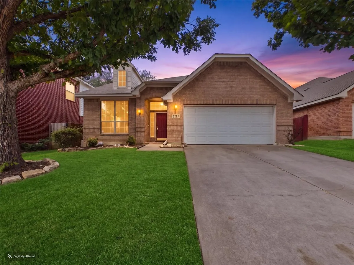 Single Family Residence For Sale in Denton County , 2117 Clubside Drive, Corinth, Texas 76210, 3 Bedroom, 2 Bathroom, 2 Garage spaces, 2,500 Sqft, built in 1999, mls#21391299, Real Estate Agent in Corinth, Homes For Sale in Denton county, Homes For Sale in Corinth, Realtor in Corinth Texas, Real Estate Brokerage Independent Realty Texas, Luminita Cordes Realtor