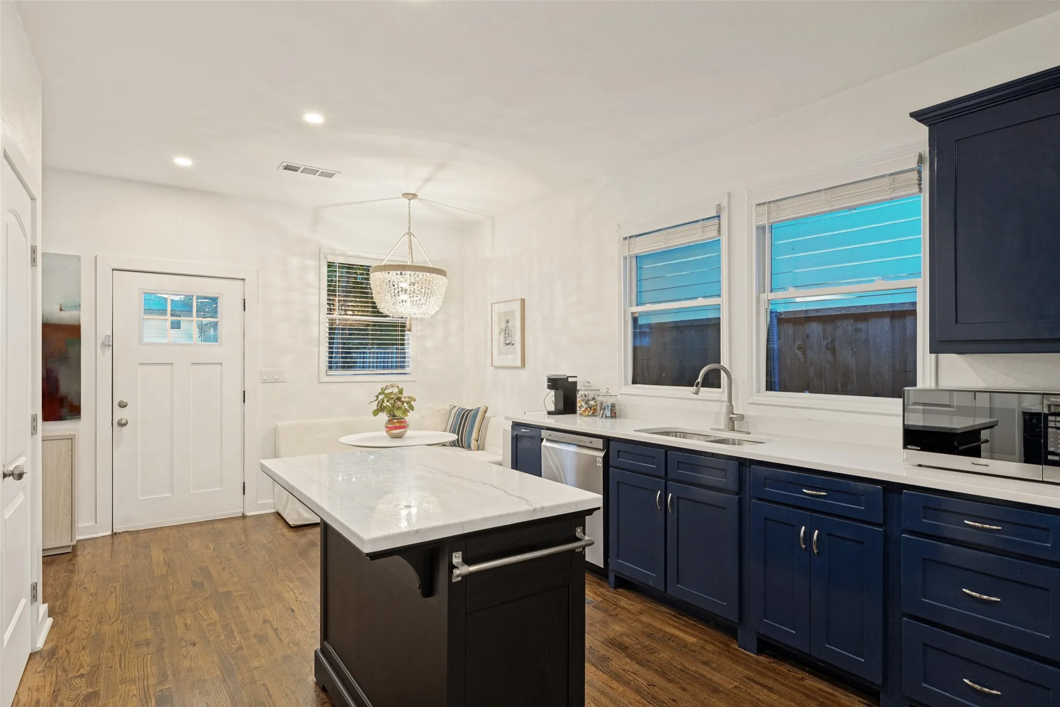 Single Family Residence For Sale in Dallas County , 5336 Miller Avenue, Dallas, Texas 75206, 2 Bedroom, 3 Bathroom, Garage spaces, 1,356 Sqft, built in 1920, mls#21378306, Real Estate Agent in Dallas, Homes For Sale in Dallas county, Homes For Sale in Dallas, Realtor in Dallas Texas, Real Estate Brokerage Independent Realty Texas, Luminita Cordes Realtor