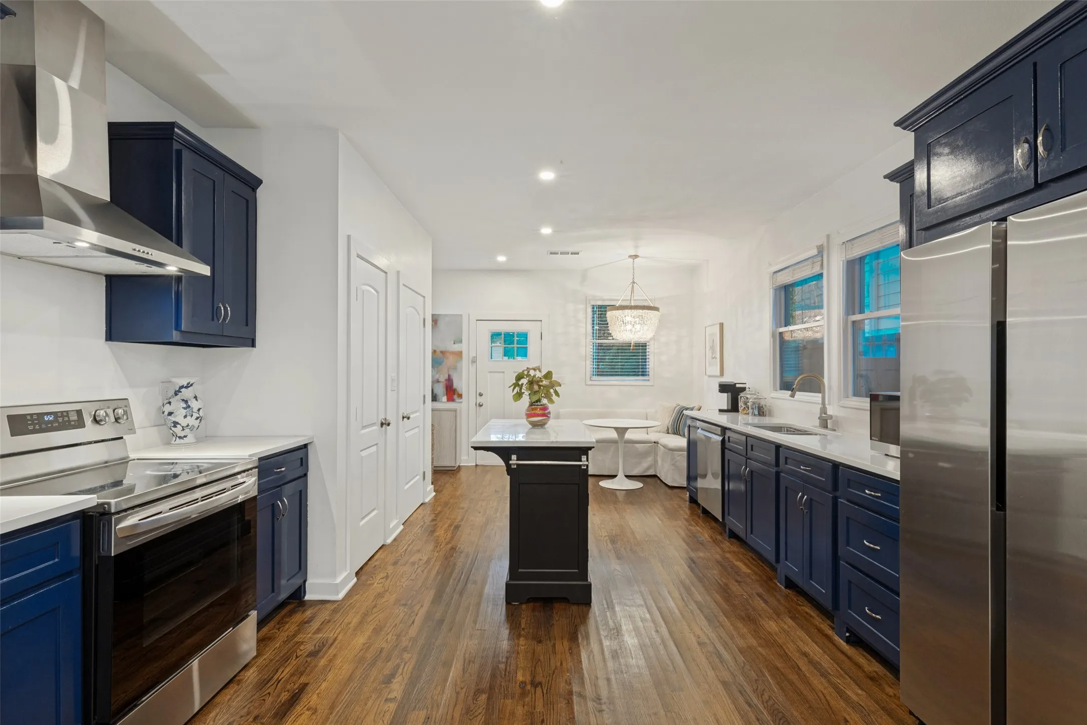 Single Family Residence For Sale in Dallas County , 5336 Miller Avenue, Dallas, Texas 75206, 2 Bedroom, 3 Bathroom, Garage spaces, 1,356 Sqft, built in 1920, mls#21378306, Real Estate Agent in Dallas, Homes For Sale in Dallas county, Homes For Sale in Dallas, Realtor in Dallas Texas, Real Estate Brokerage Independent Realty Texas, Luminita Cordes Realtor