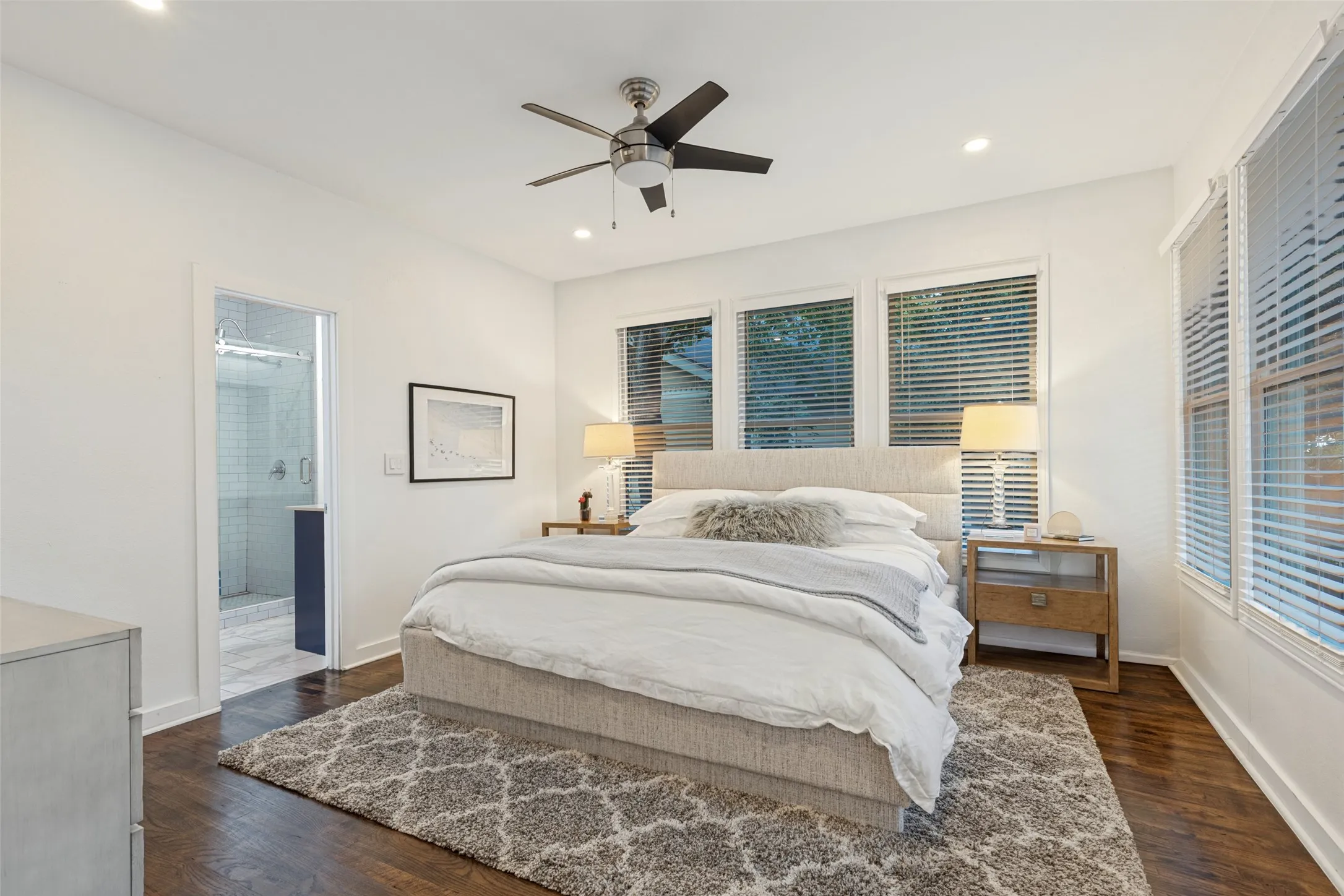 Single Family Residence For Sale in Dallas County , 5336 Miller Avenue, Dallas, Texas 75206, 2 Bedroom, 3 Bathroom, Garage spaces, 1,356 Sqft, built in 1920, mls#21378306, Real Estate Agent in Dallas, Homes For Sale in Dallas county, Homes For Sale in Dallas, Realtor in Dallas Texas, Real Estate Brokerage Independent Realty Texas, Luminita Cordes Realtor