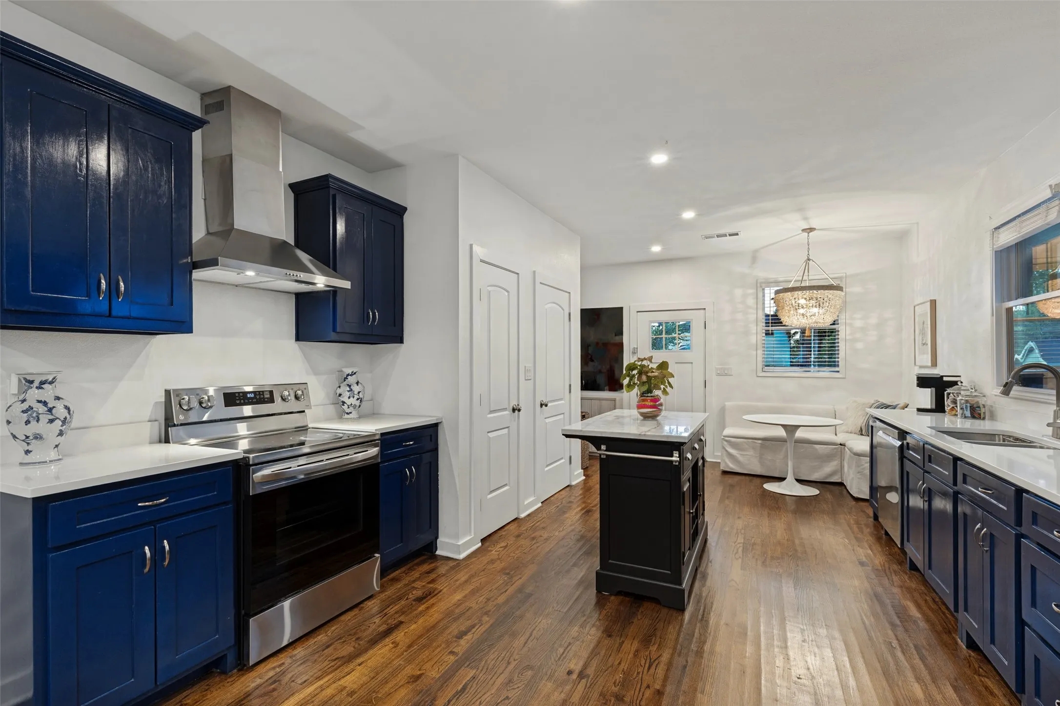 Single Family Residence For Sale in Dallas County , 5336 Miller Avenue, Dallas, Texas 75206, 2 Bedroom, 3 Bathroom, Garage spaces, 1,356 Sqft, built in 1920, mls#21378306, Real Estate Agent in Dallas, Homes For Sale in Dallas county, Homes For Sale in Dallas, Realtor in Dallas Texas, Real Estate Brokerage Independent Realty Texas, Luminita Cordes Realtor