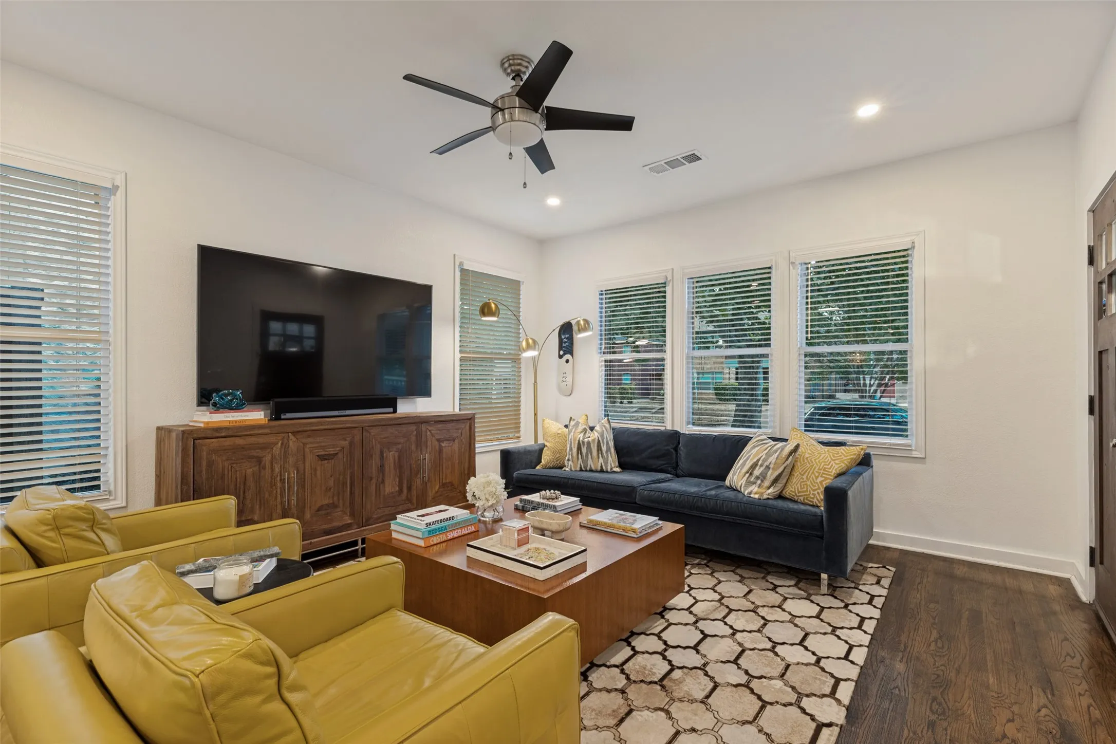 Single Family Residence For Sale in Dallas County , 5336 Miller Avenue, Dallas, Texas 75206, 2 Bedroom, 3 Bathroom, Garage spaces, 1,356 Sqft, built in 1920, mls#21378306, Real Estate Agent in Dallas, Homes For Sale in Dallas county, Homes For Sale in Dallas, Realtor in Dallas Texas, Real Estate Brokerage Independent Realty Texas, Luminita Cordes Realtor