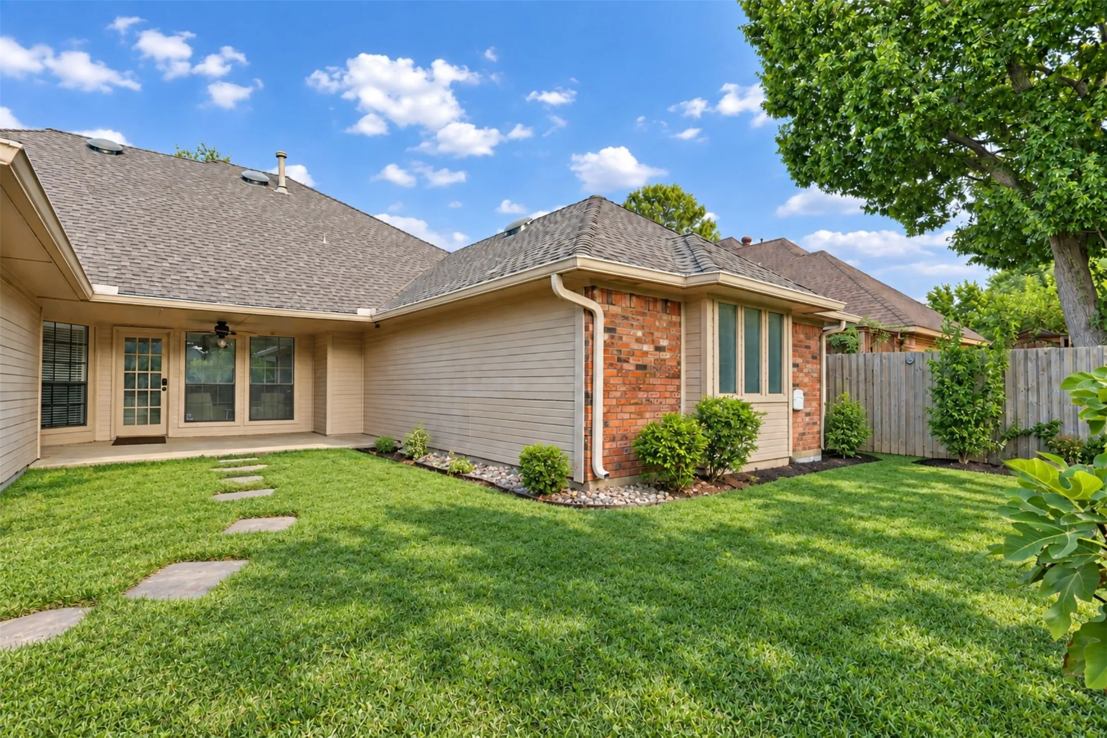 Single Family Residence For Sale in Collin County , 6309 Bradley Lane, Plano, Texas 75023, 4 Bedroom, 3 Bathroom, 2 Garage spaces, 2,374 Sqft, built in 1984, mls#21386823, Real Estate Agent in Plano, Homes For Sale in Collin county, Homes For Sale in Plano, Realtor in Plano Texas, Real Estate Brokerage Independent Realty Texas, Luminita Cordes Realtor