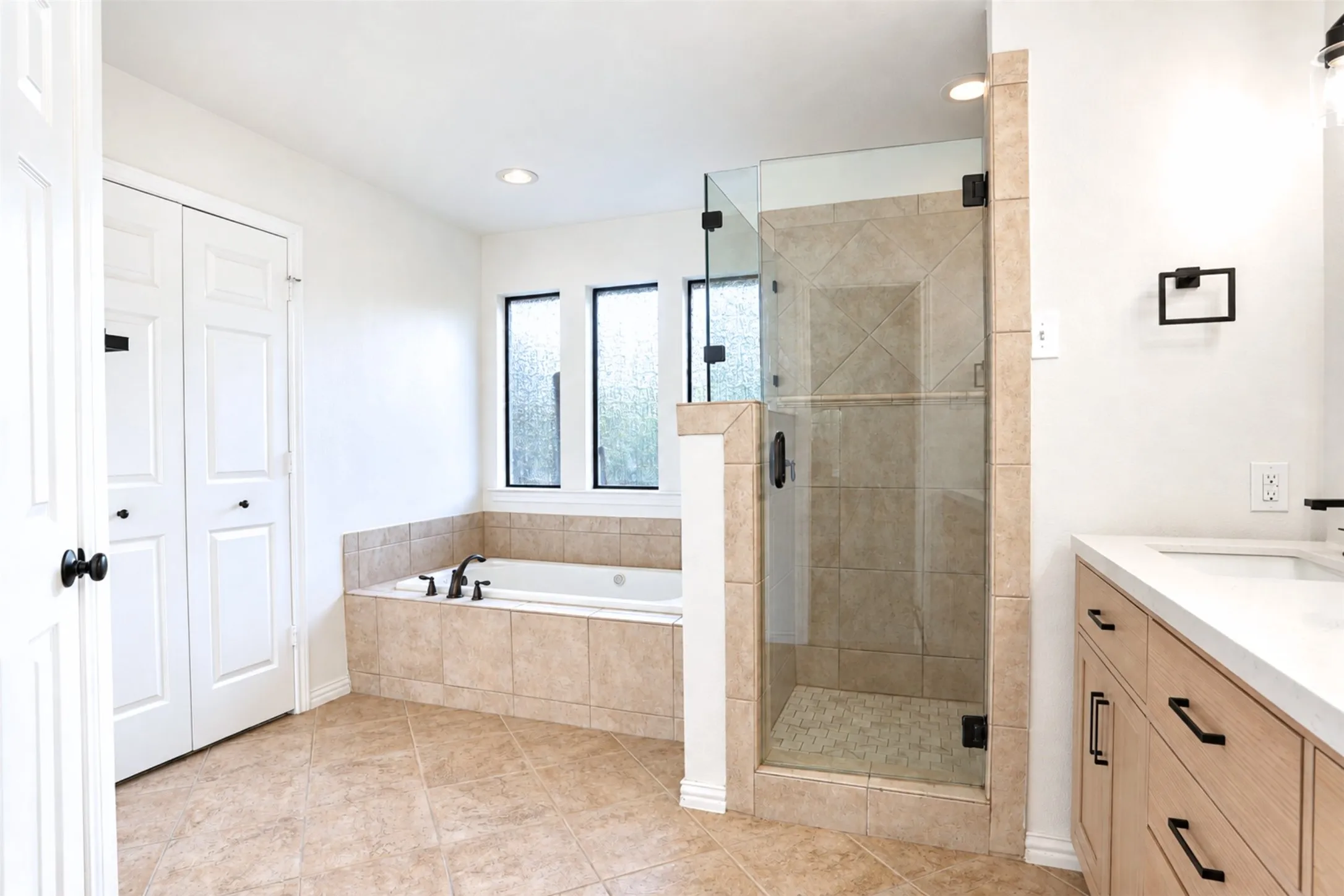 Single Family Residence For Sale in Collin County , 6309 Bradley Lane, Plano, Texas 75023, 4 Bedroom, 3 Bathroom, 2 Garage spaces, 2,374 Sqft, built in 1984, mls#21386823, Real Estate Agent in Plano, Homes For Sale in Collin county, Homes For Sale in Plano, Realtor in Plano Texas, Real Estate Brokerage Independent Realty Texas, Luminita Cordes Realtor