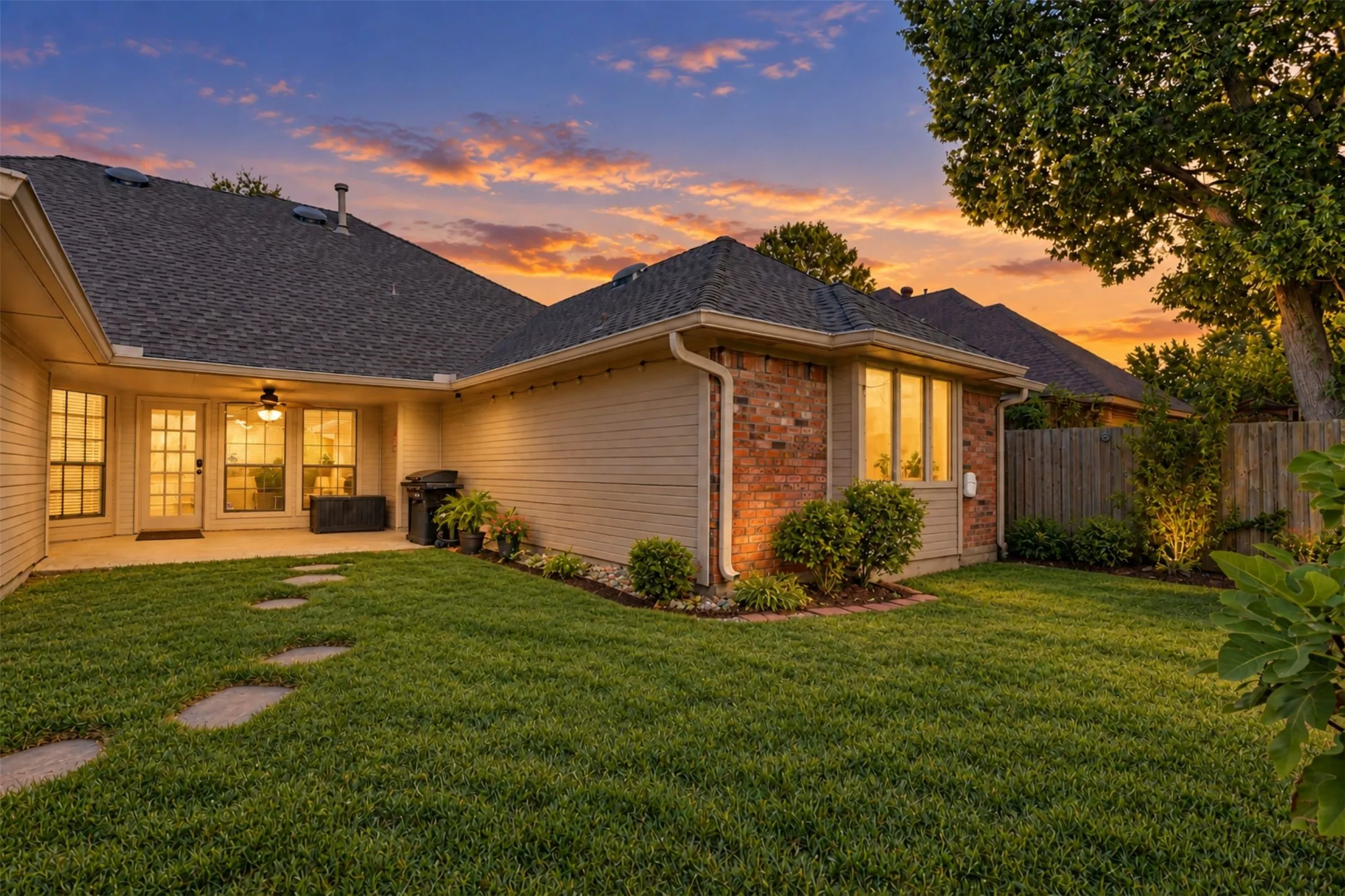Single Family Residence For Sale in Collin County , 6309 Bradley Lane, Plano, Texas 75023, 4 Bedroom, 3 Bathroom, 2 Garage spaces, 2,374 Sqft, built in 1984, mls#21386823, Real Estate Agent in Plano, Homes For Sale in Collin county, Homes For Sale in Plano, Realtor in Plano Texas, Real Estate Brokerage Independent Realty Texas, Luminita Cordes Realtor