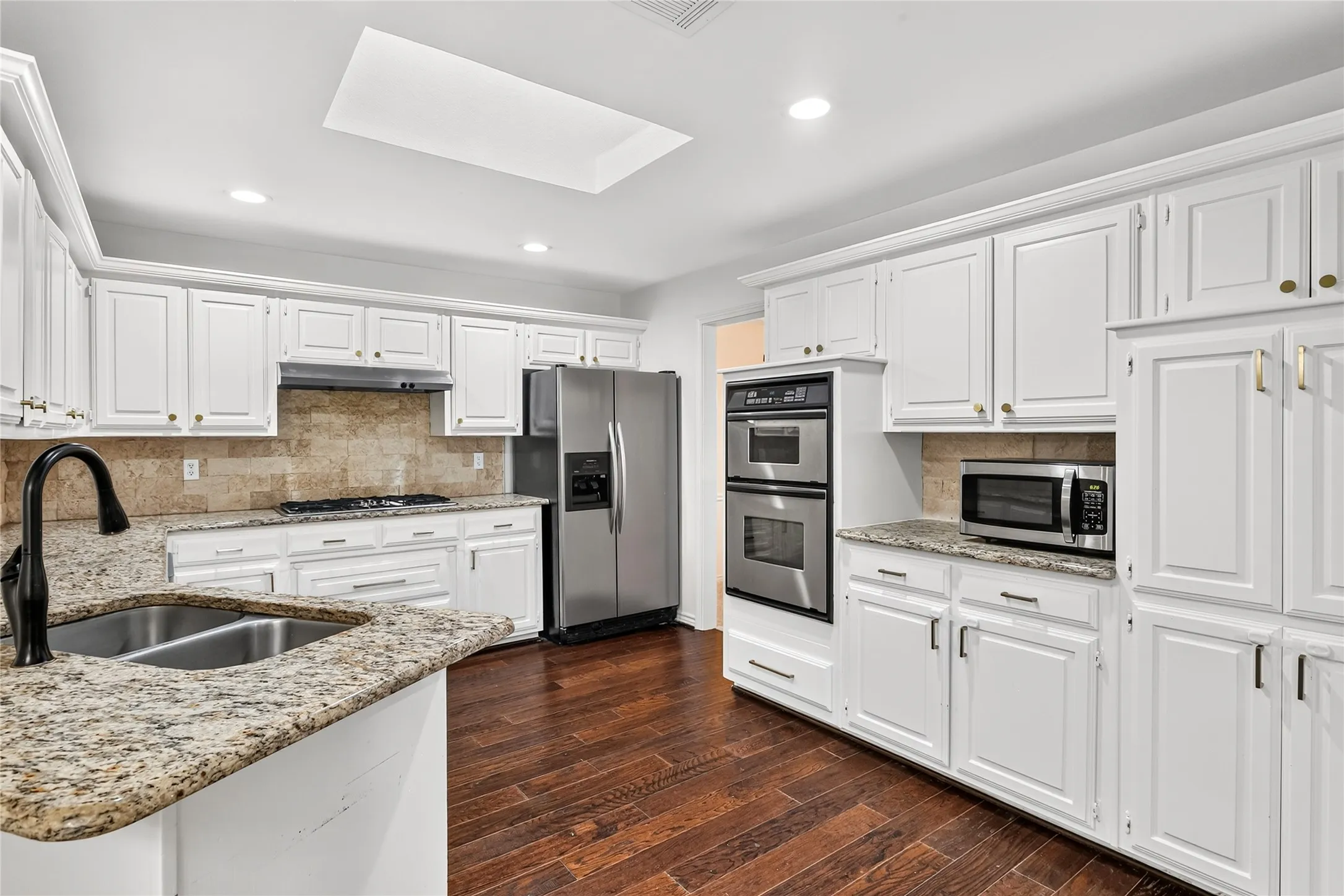 Single Family Residence For Sale in Collin County , 6309 Bradley Lane, Plano, Texas 75023, 4 Bedroom, 3 Bathroom, 2 Garage spaces, 2,374 Sqft, built in 1984, mls#21386823, Real Estate Agent in Plano, Homes For Sale in Collin county, Homes For Sale in Plano, Realtor in Plano Texas, Real Estate Brokerage Independent Realty Texas, Luminita Cordes Realtor