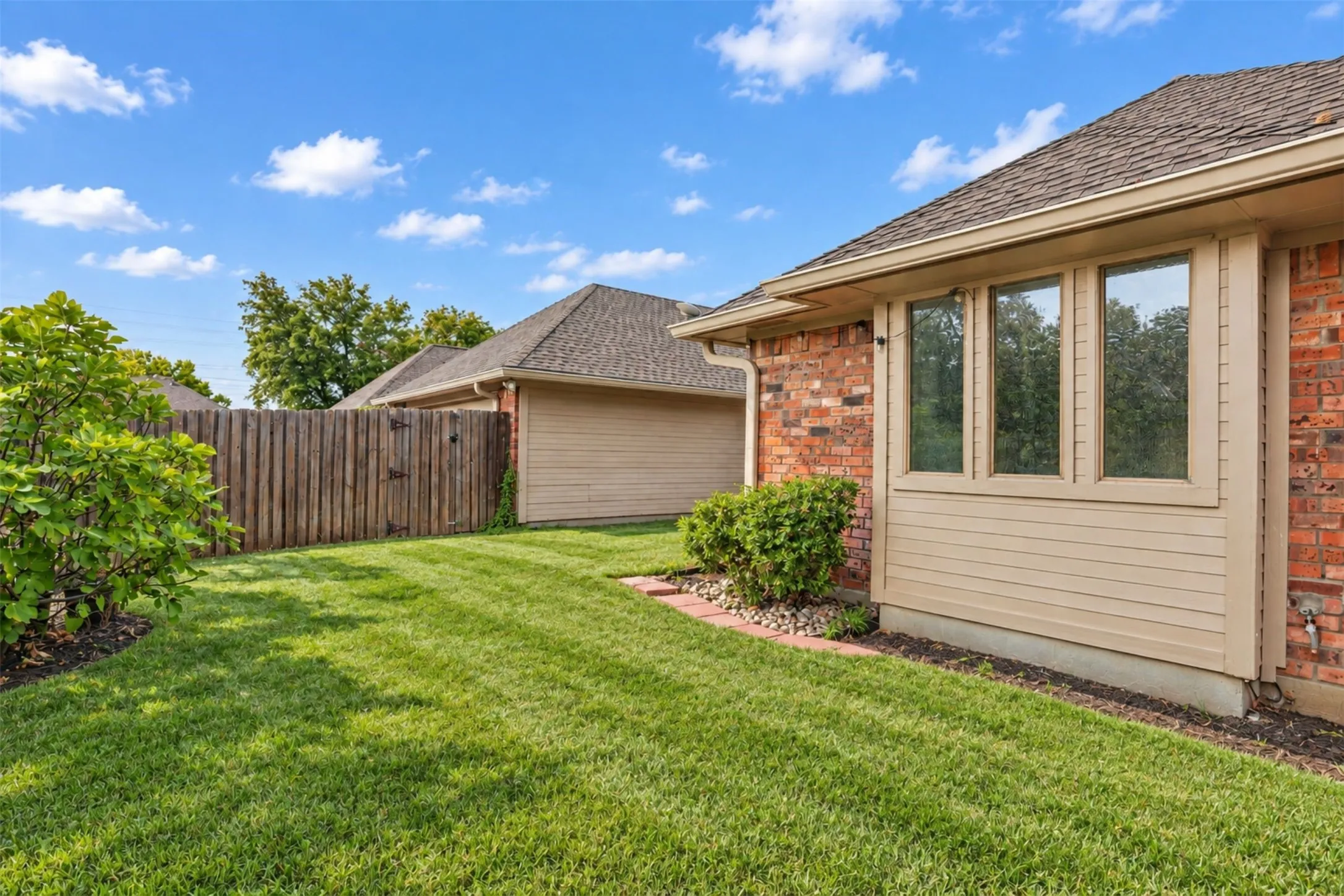Single Family Residence For Sale in Collin County , 6309 Bradley Lane, Plano, Texas 75023, 4 Bedroom, 3 Bathroom, 2 Garage spaces, 2,374 Sqft, built in 1984, mls#21386823, Real Estate Agent in Plano, Homes For Sale in Collin county, Homes For Sale in Plano, Realtor in Plano Texas, Real Estate Brokerage Independent Realty Texas, Luminita Cordes Realtor