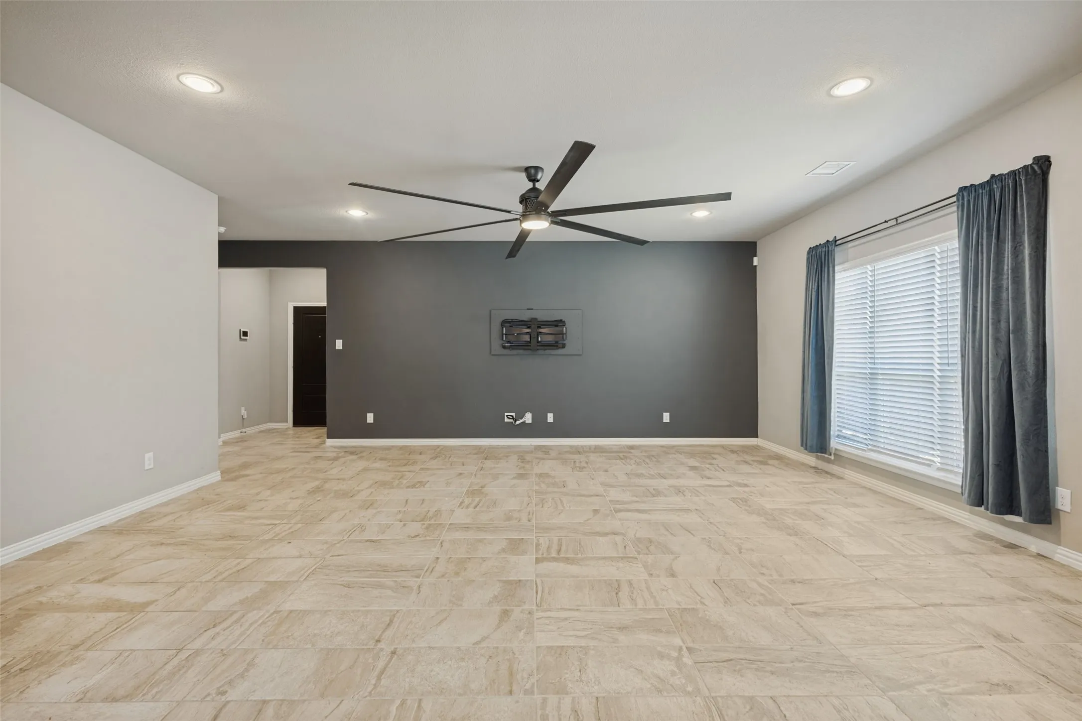 Single Family Residence For Sale in Collin County , 240 Teakwood Drive, Princeton, Texas 75407, 4 Bedroom, 4 Bathroom, 2 Garage spaces, 2,531 Sqft, built in 2020, mls#21391185, Real Estate Agent in Princeton, Homes For Sale in Collin county, Homes For Sale in Princeton, Realtor in Princeton Texas, Real Estate Brokerage Independent Realty Texas, Luminita Cordes Realtor