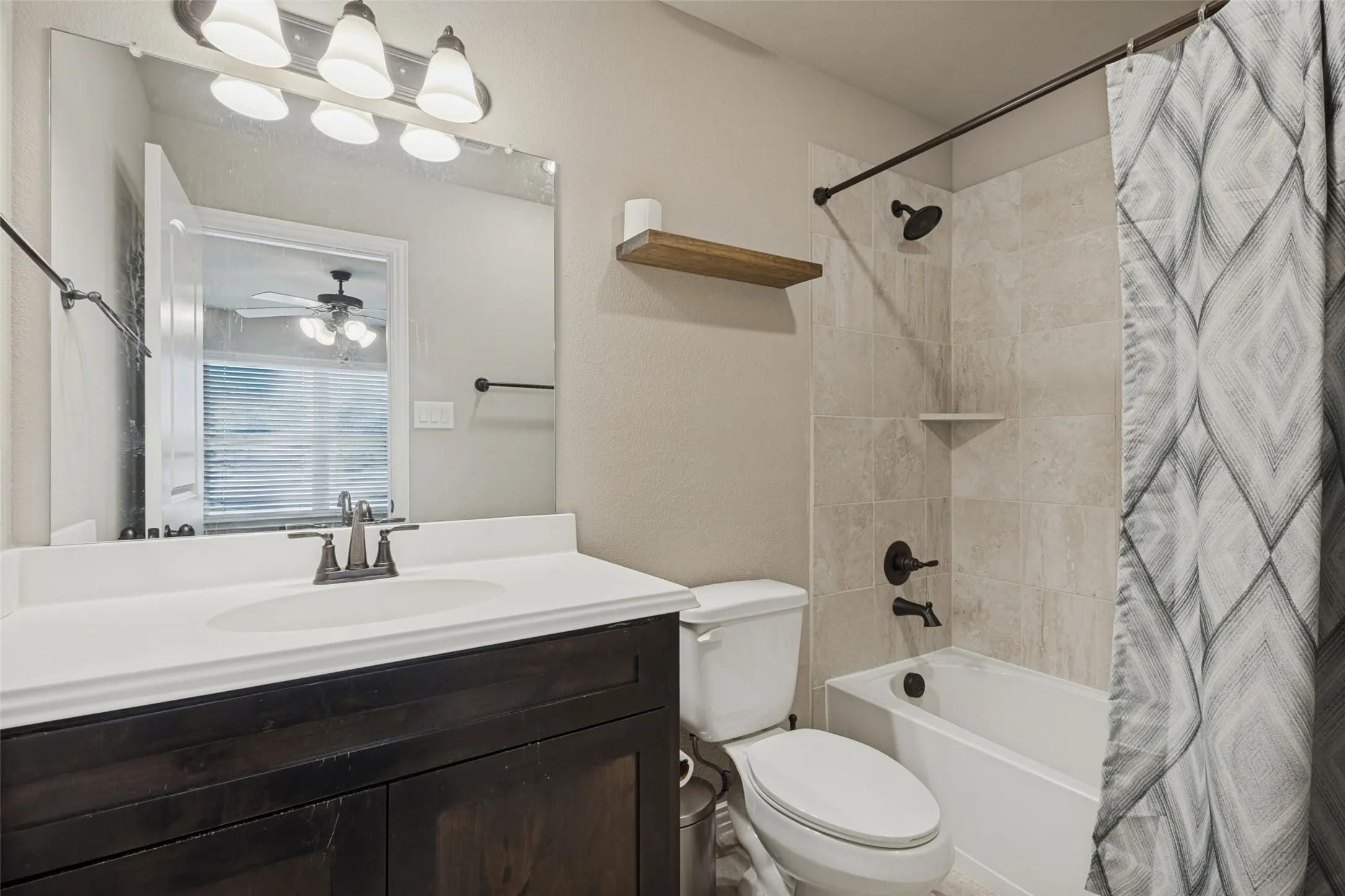Single Family Residence For Sale in Collin County , 240 Teakwood Drive, Princeton, Texas 75407, 4 Bedroom, 4 Bathroom, 2 Garage spaces, 2,531 Sqft, built in 2020, mls#21391185, Real Estate Agent in Princeton, Homes For Sale in Collin county, Homes For Sale in Princeton, Realtor in Princeton Texas, Real Estate Brokerage Independent Realty Texas, Luminita Cordes Realtor