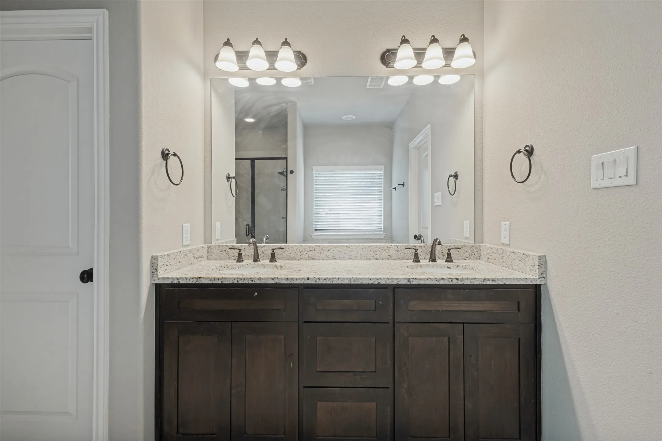 Single Family Residence For Sale in Collin County , 240 Teakwood Drive, Princeton, Texas 75407, 4 Bedroom, 4 Bathroom, 2 Garage spaces, 2,531 Sqft, built in 2020, mls#21391185, Real Estate Agent in Princeton, Homes For Sale in Collin county, Homes For Sale in Princeton, Realtor in Princeton Texas, Real Estate Brokerage Independent Realty Texas, Luminita Cordes Realtor