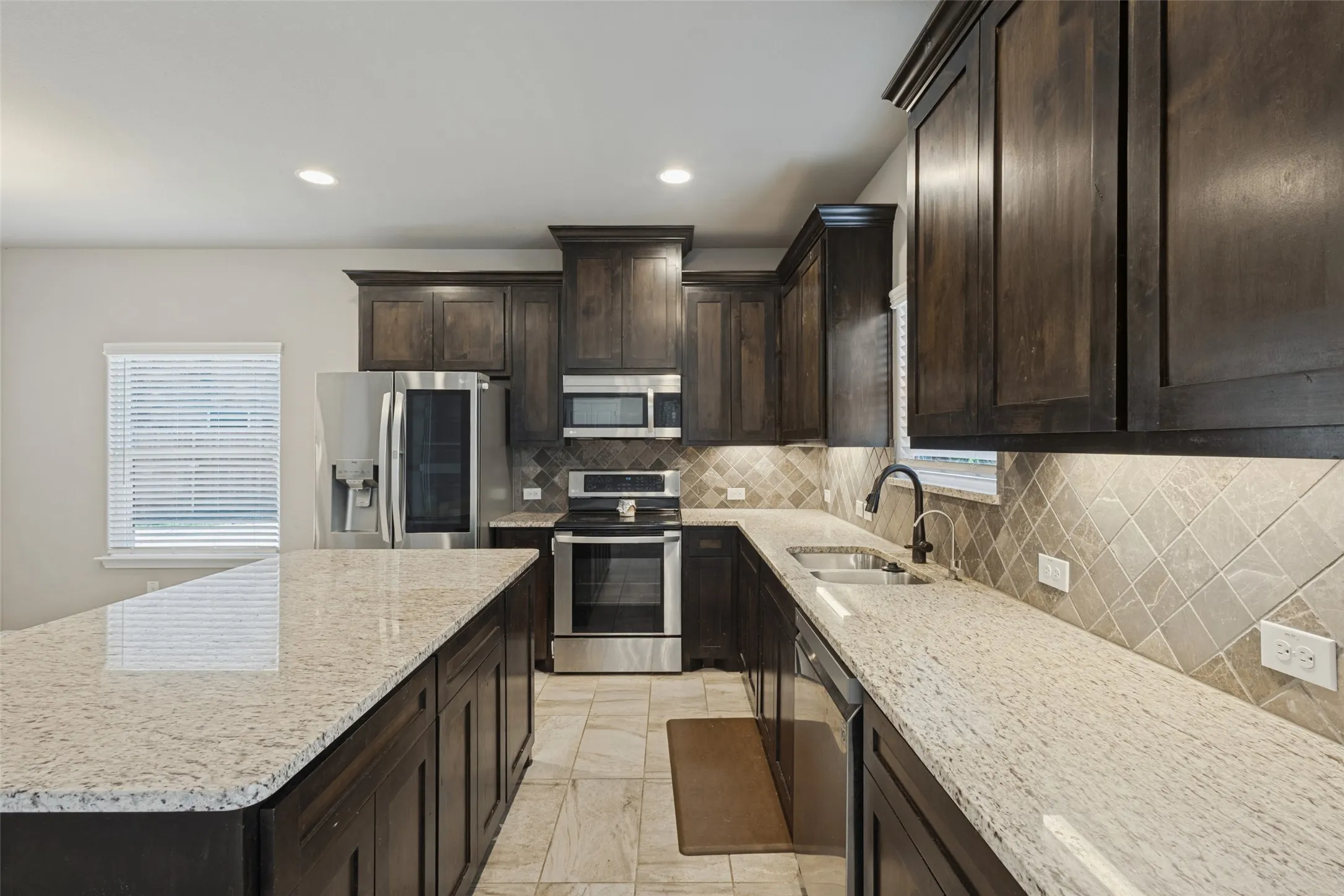 Single Family Residence For Sale in Collin County , 240 Teakwood Drive, Princeton, Texas 75407, 4 Bedroom, 4 Bathroom, 2 Garage spaces, 2,531 Sqft, built in 2020, mls#21391185, Real Estate Agent in Princeton, Homes For Sale in Collin county, Homes For Sale in Princeton, Realtor in Princeton Texas, Real Estate Brokerage Independent Realty Texas, Luminita Cordes Realtor