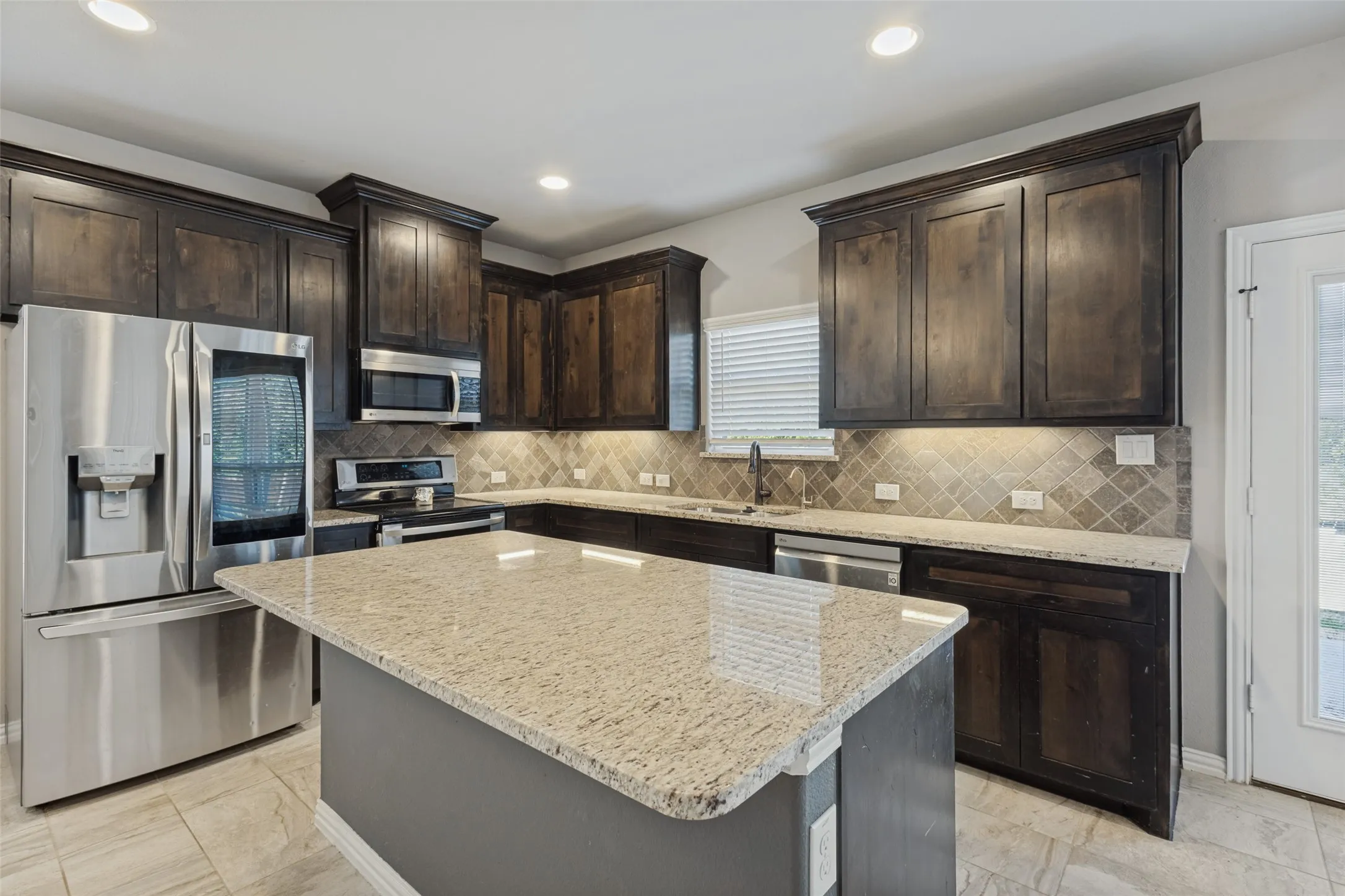Single Family Residence For Sale in Collin County , 240 Teakwood Drive, Princeton, Texas 75407, 4 Bedroom, 4 Bathroom, 2 Garage spaces, 2,531 Sqft, built in 2020, mls#21391185, Real Estate Agent in Princeton, Homes For Sale in Collin county, Homes For Sale in Princeton, Realtor in Princeton Texas, Real Estate Brokerage Independent Realty Texas, Luminita Cordes Realtor