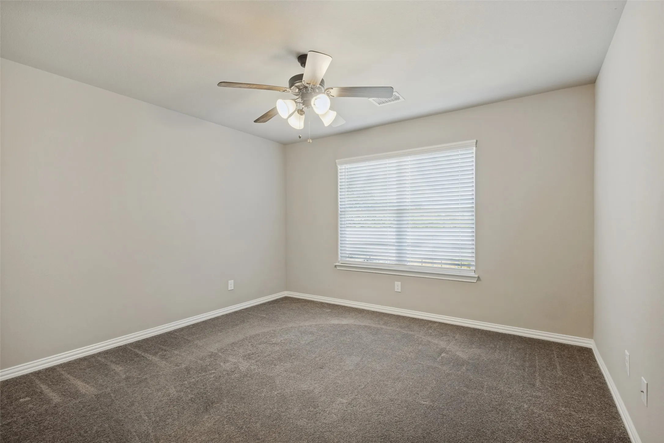 Single Family Residence For Sale in Collin County , 240 Teakwood Drive, Princeton, Texas 75407, 4 Bedroom, 4 Bathroom, 2 Garage spaces, 2,531 Sqft, built in 2020, mls#21391185, Real Estate Agent in Princeton, Homes For Sale in Collin county, Homes For Sale in Princeton, Realtor in Princeton Texas, Real Estate Brokerage Independent Realty Texas, Luminita Cordes Realtor