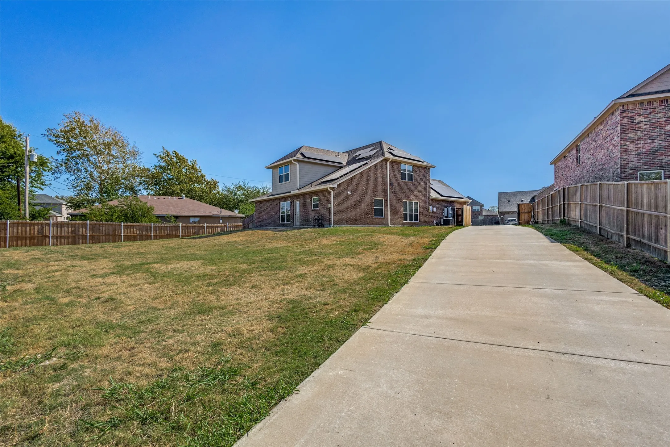 Single Family Residence For Sale in Collin County , 240 Teakwood Drive, Princeton, Texas 75407, 4 Bedroom, 4 Bathroom, 2 Garage spaces, 2,531 Sqft, built in 2020, mls#21391185, Real Estate Agent in Princeton, Homes For Sale in Collin county, Homes For Sale in Princeton, Realtor in Princeton Texas, Real Estate Brokerage Independent Realty Texas, Luminita Cordes Realtor