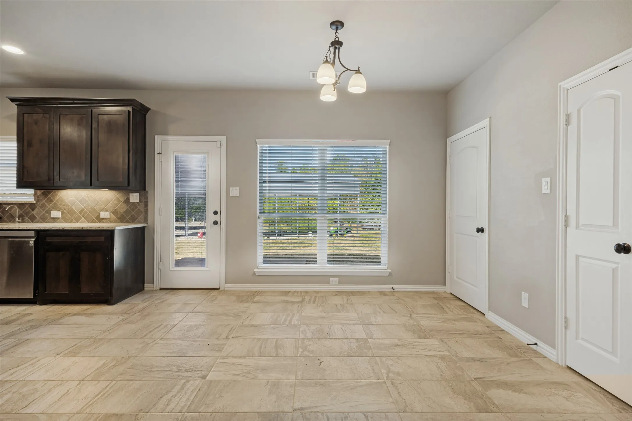 Single Family Residence For Sale in Collin County , 240 Teakwood Drive, Princeton, Texas 75407, 4 Bedroom, 4 Bathroom, 2 Garage spaces, 2,531 Sqft, built in 2020, mls#21391185, Real Estate Agent in Princeton, Homes For Sale in Collin county, Homes For Sale in Princeton, Realtor in Princeton Texas, Real Estate Brokerage Independent Realty Texas, Luminita Cordes Realtor
